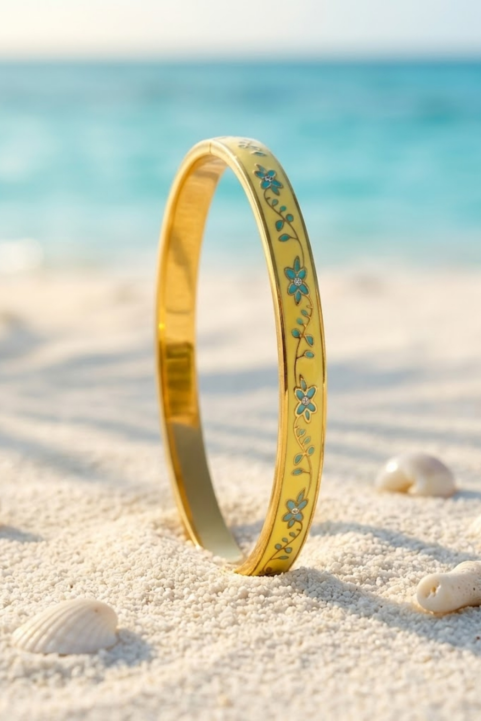 Mayorista Bellissima - Pulsera Tailandesa de Acero Inoxidable con Esmalte Dorado – Patrón de Flores Multicolor