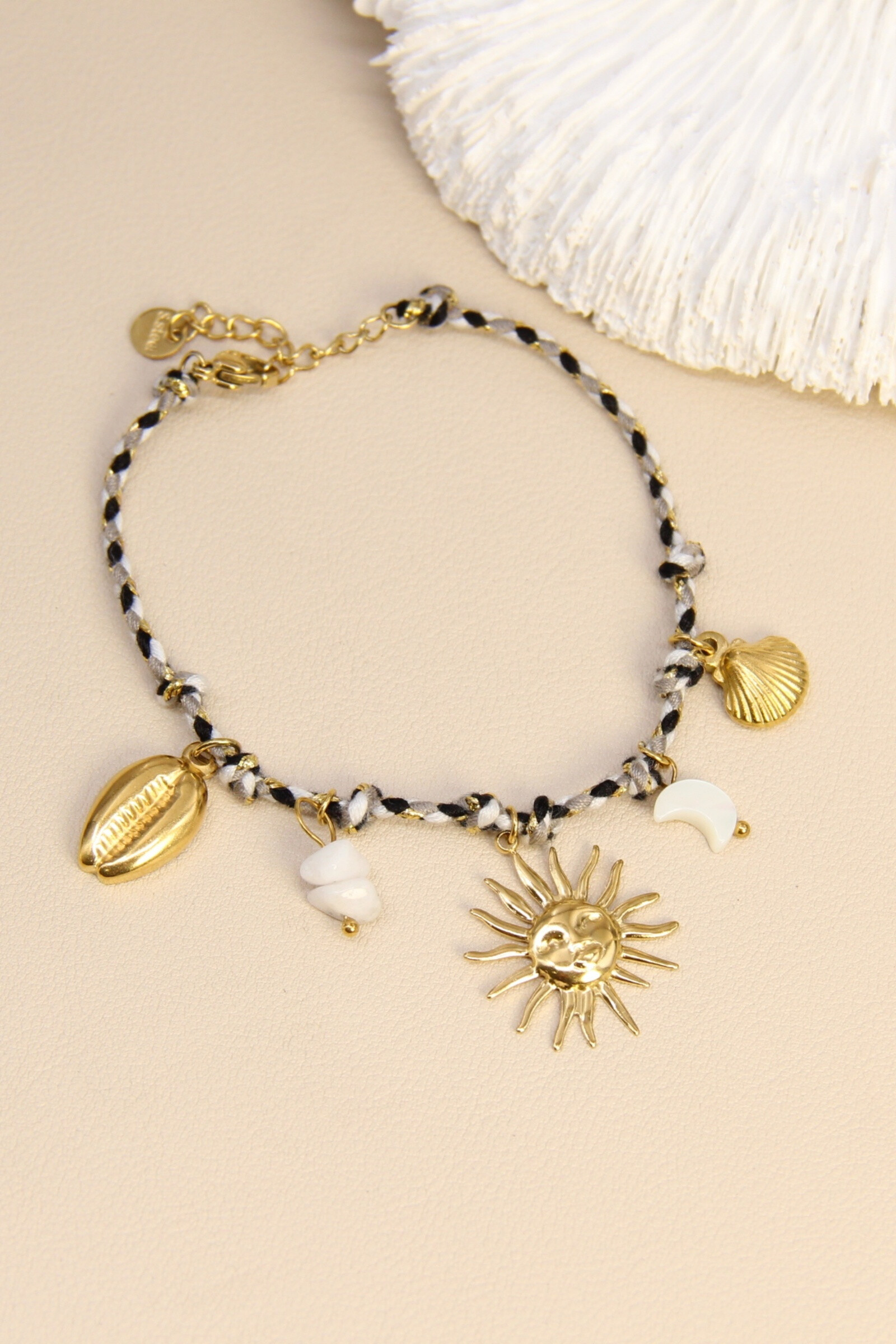 Mayorista Bellissima - Pulsera de Charms Sol y Conchas - Espíritu Bohemio Chic
