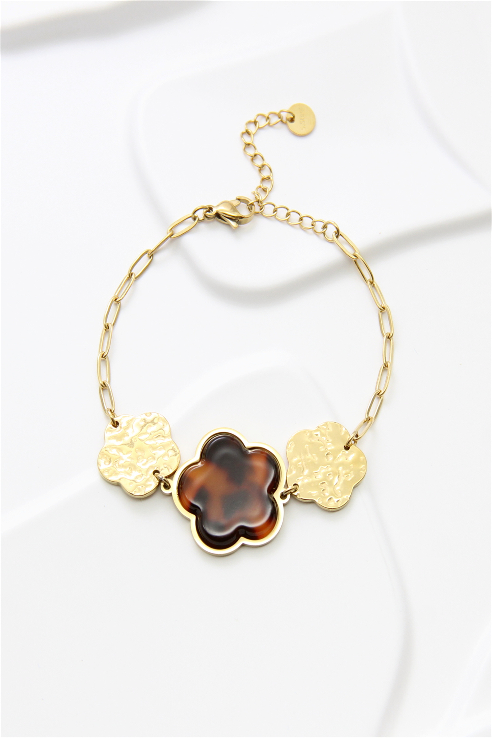 Grossiste Bellissima - Bracelet Fleur en Acier Inoxydable Doré – Élégance & Modernité