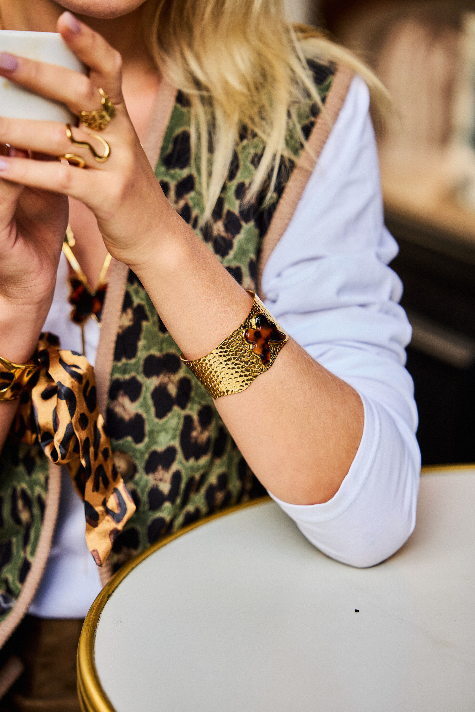 Grossiste Bellissima - Bracelet Jonc Papillon Doré & Résine – Acier Inoxydable