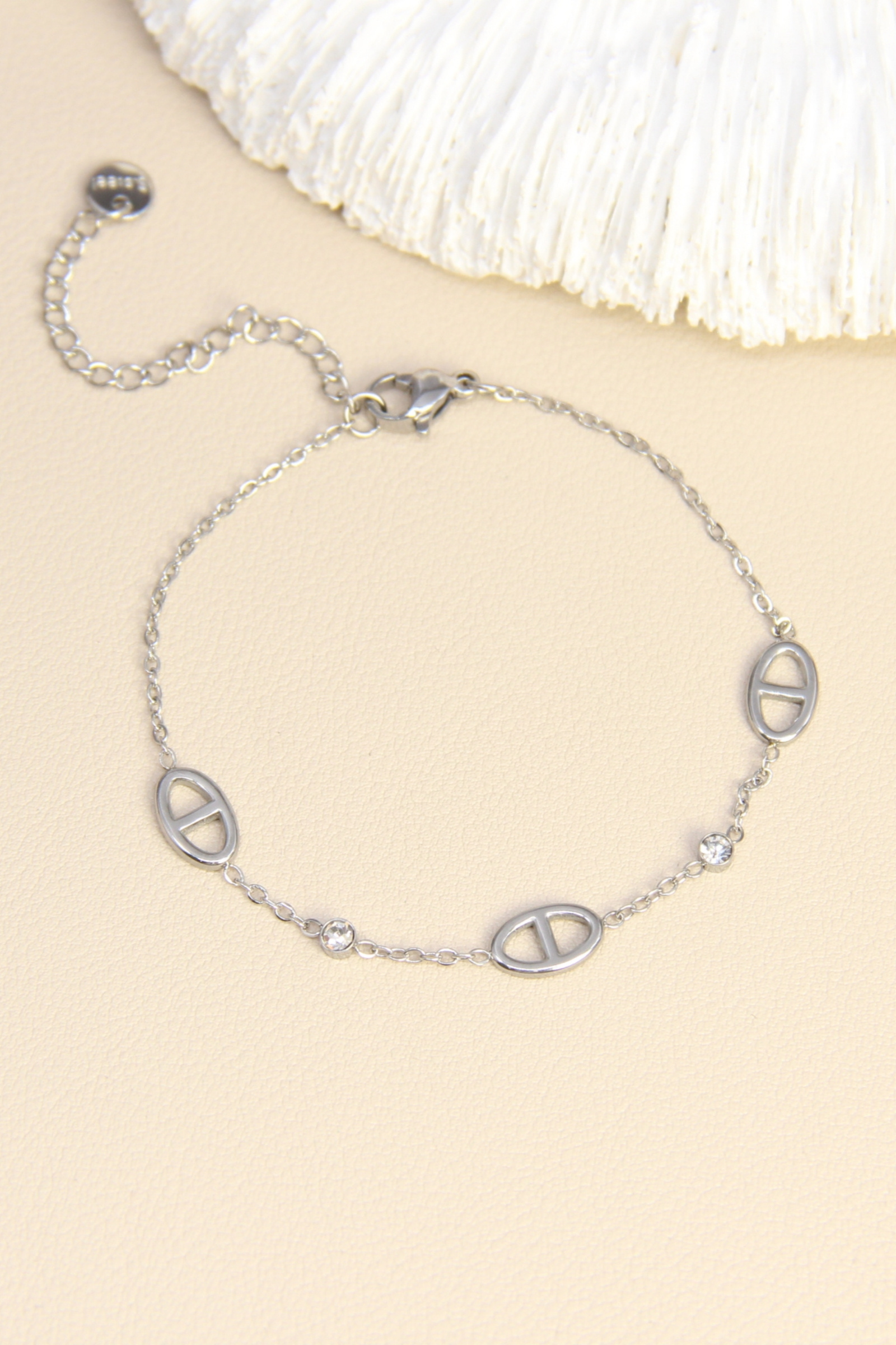Großhändler Bellissima - Feines Edelstahlarmband - Zarte Marine-Mesh und Strasssteine