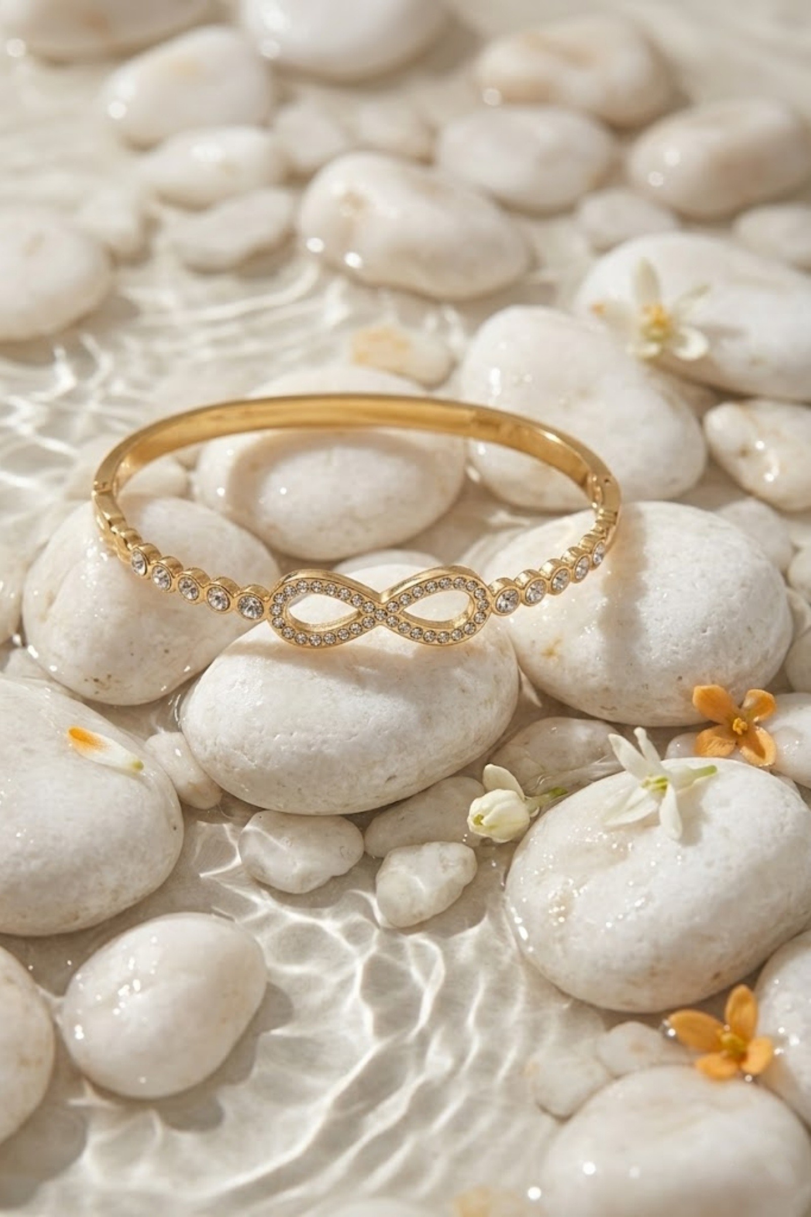 Grossiste Bellissima - Bracelet Infini Strass Acier Inoxydable – Élégance Intemporelle