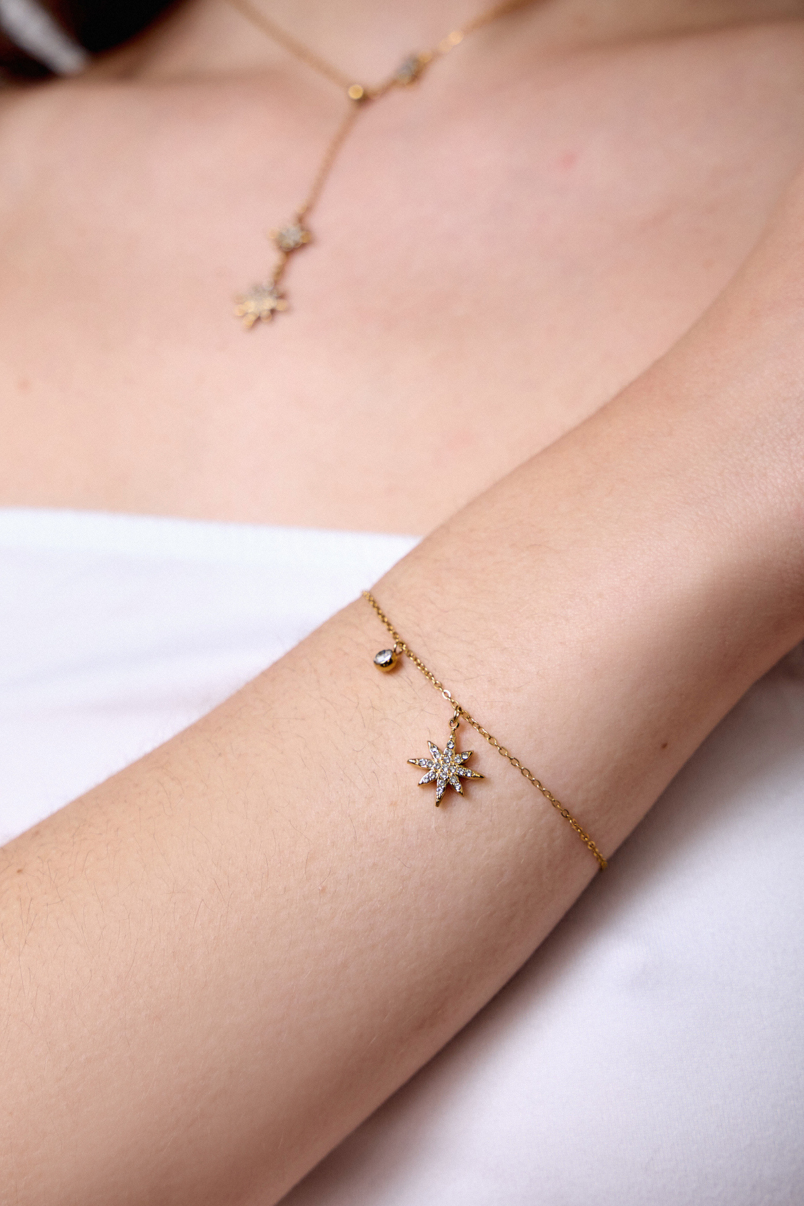 Grossiste Bellissima - Bracelet étoile filante en acier inoxydable doré – charme céleste & scintil