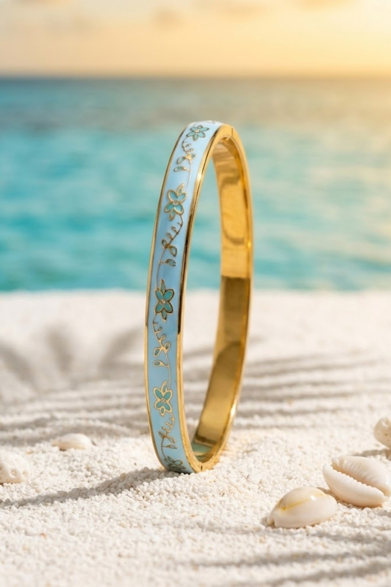Mayorista Bellissima - Brazalete Tailandés de Acero Inoxidable con Esmalte Dorado – Patrón de Flores Multicolor