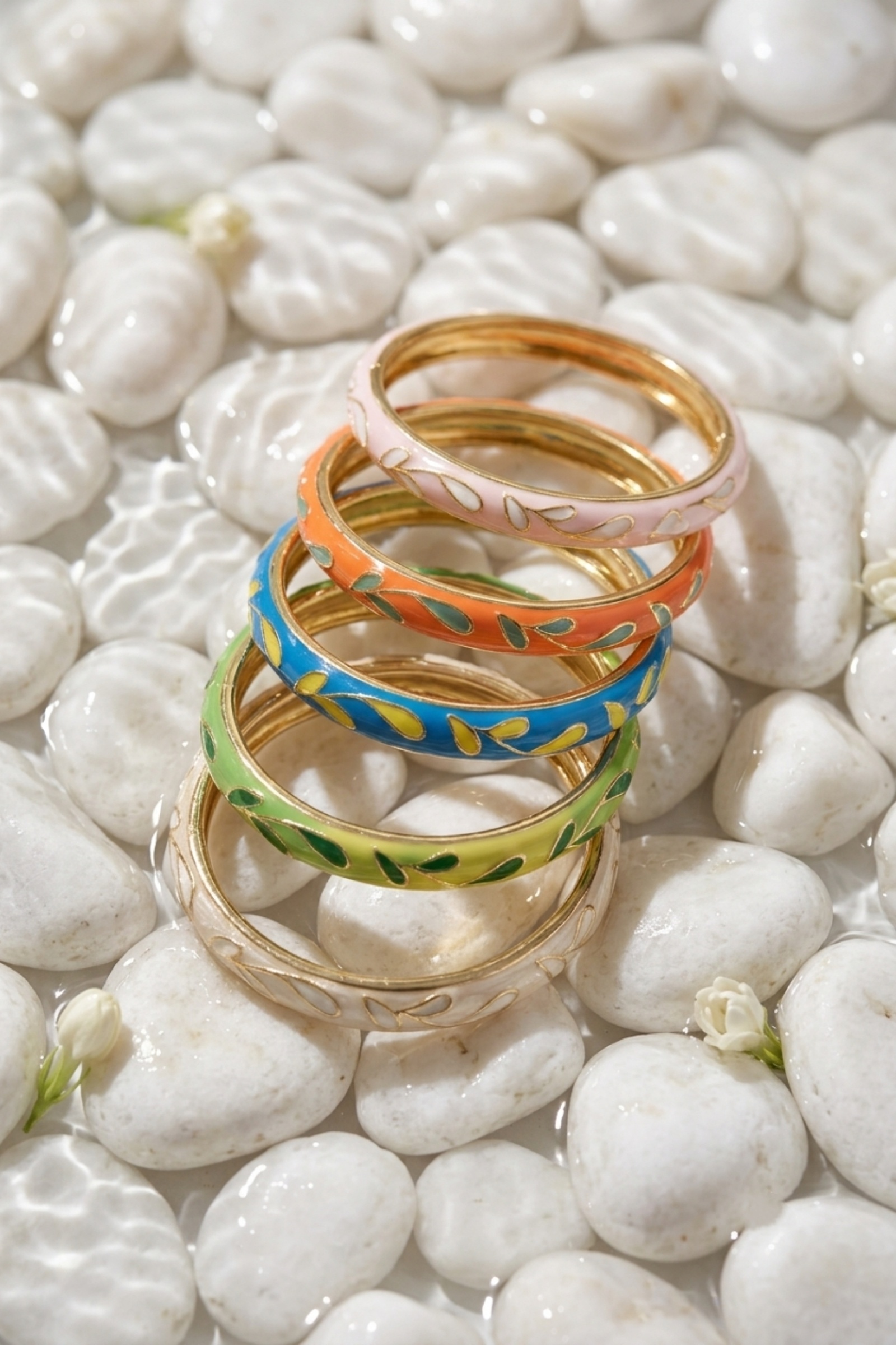 Grossiste Bellissima - Bracelet Thaïlandais Émaillé en Laiton – Une Explosion de Couleurs