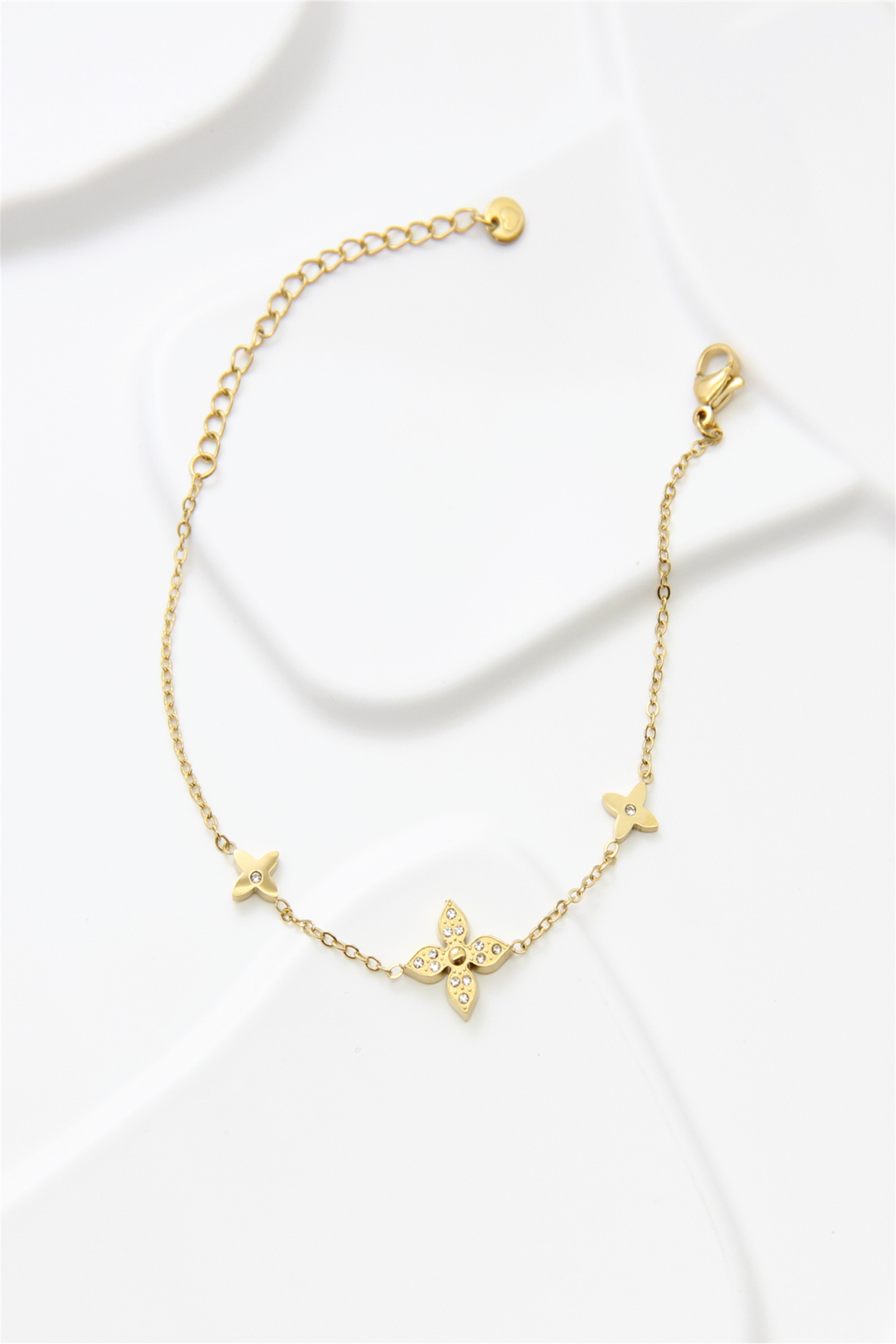 Grossiste Bellissima - Bracelet fleur en acier inoxydable avec strass