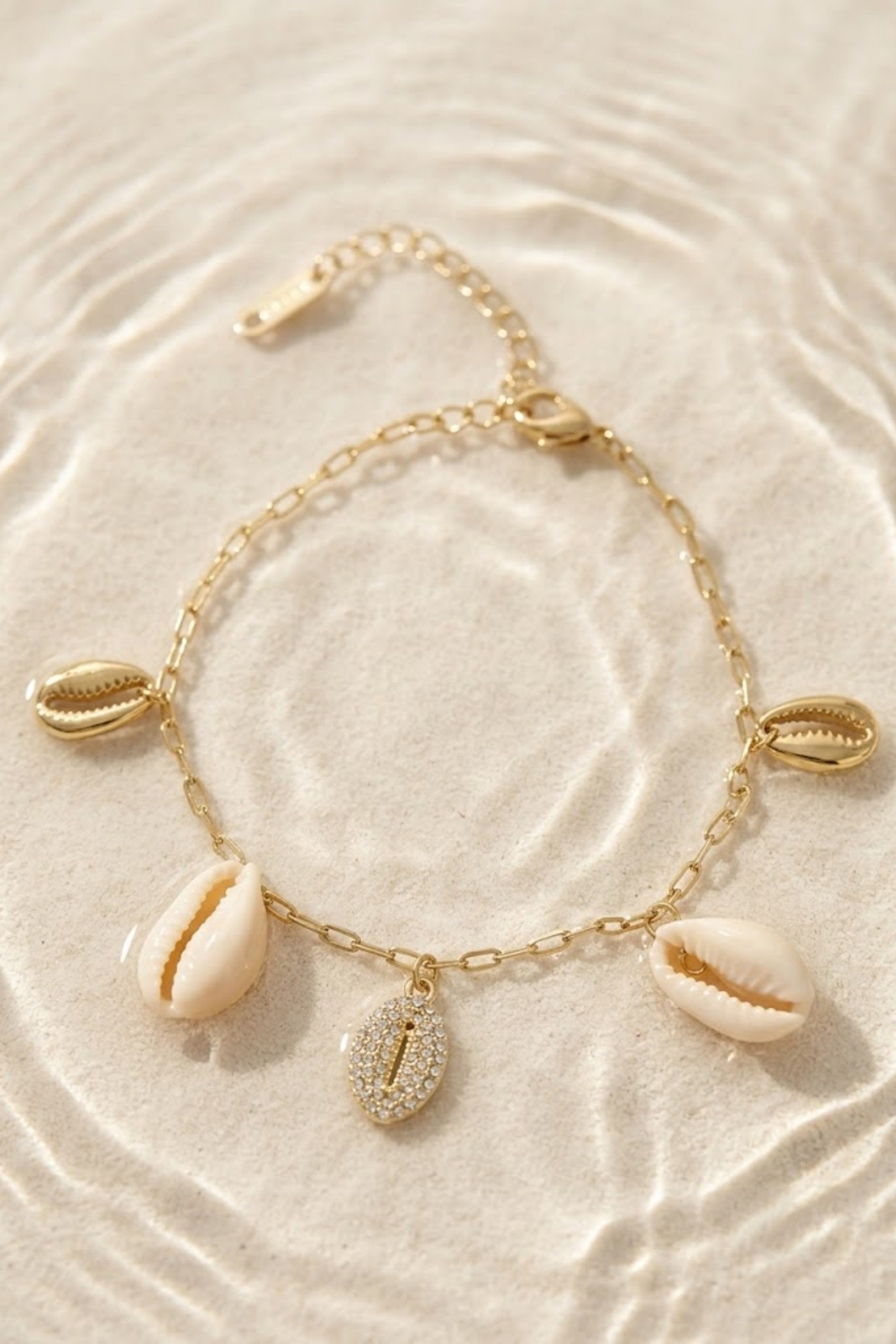 Grossista Bellissima - Bracciale con Conchiglia Cauri e Strass in Acciaio Inossidabile – Spirito Boho Chic