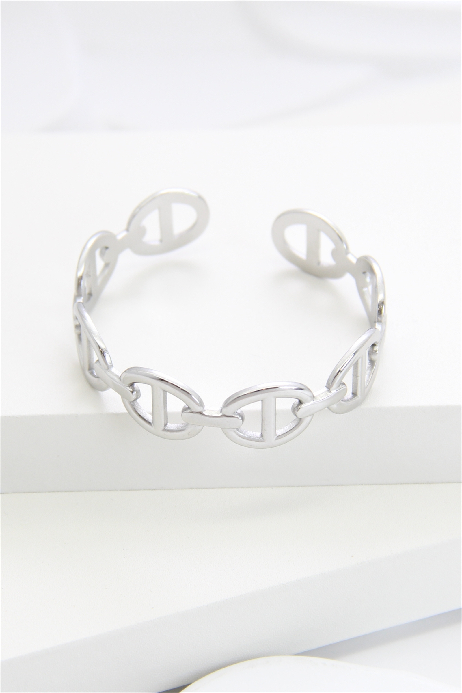 Grossiste Bellissima - Bracelet manchette maillons dorés tendance – acier inoxydable