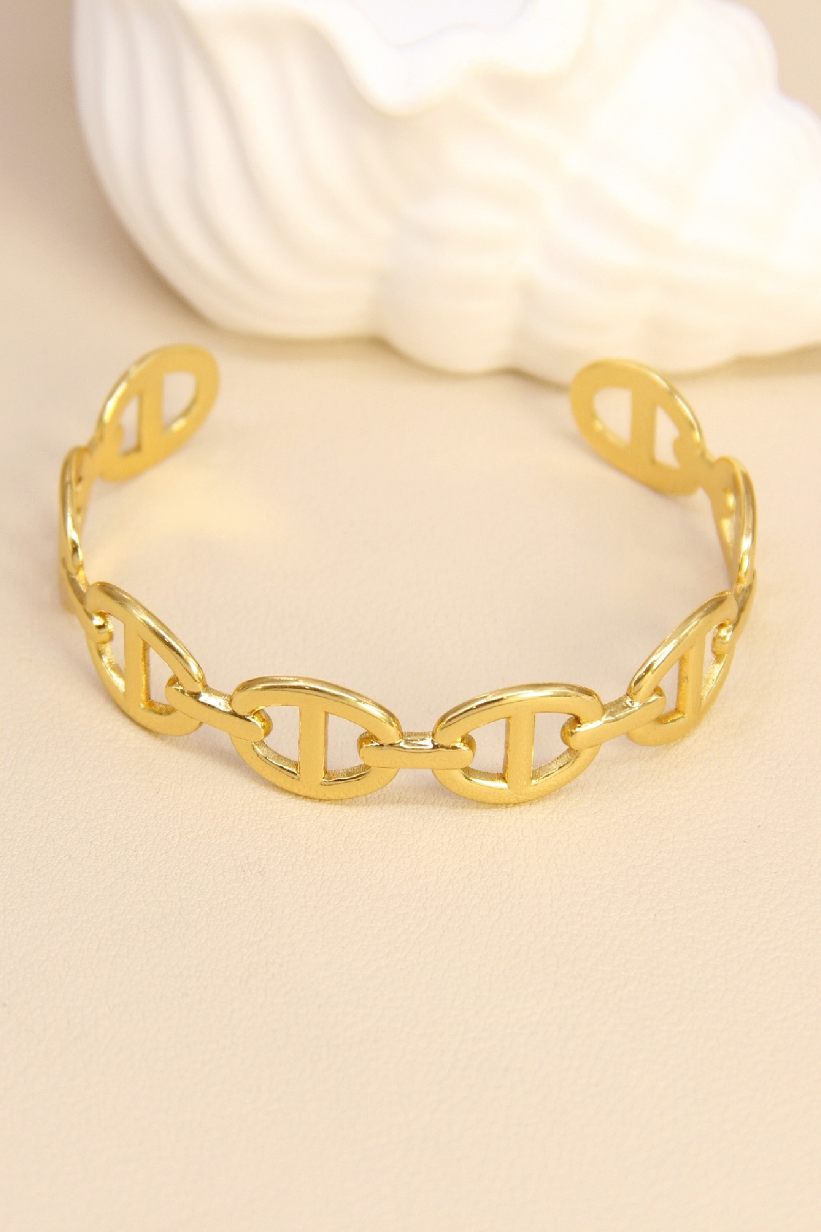 Grossiste Bellissima - Bracelet manchette maillons dorés tendance – acier inoxydable