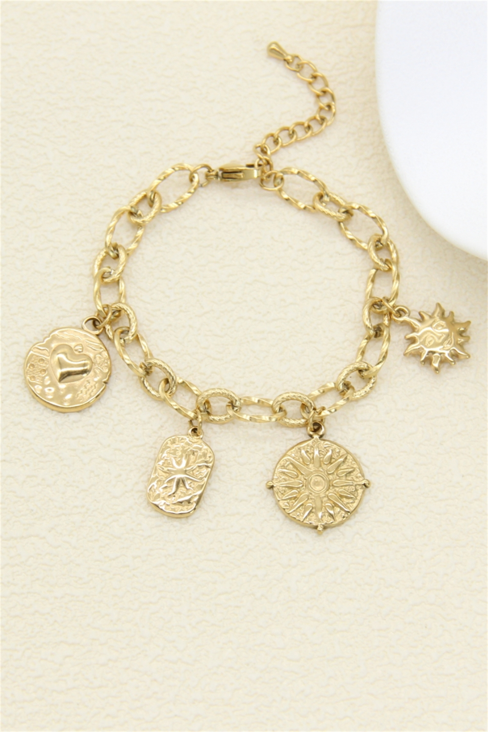 Grossiste Bellissima - Bracelet Charms Doré Femme – Médailles Soleil & Cœur