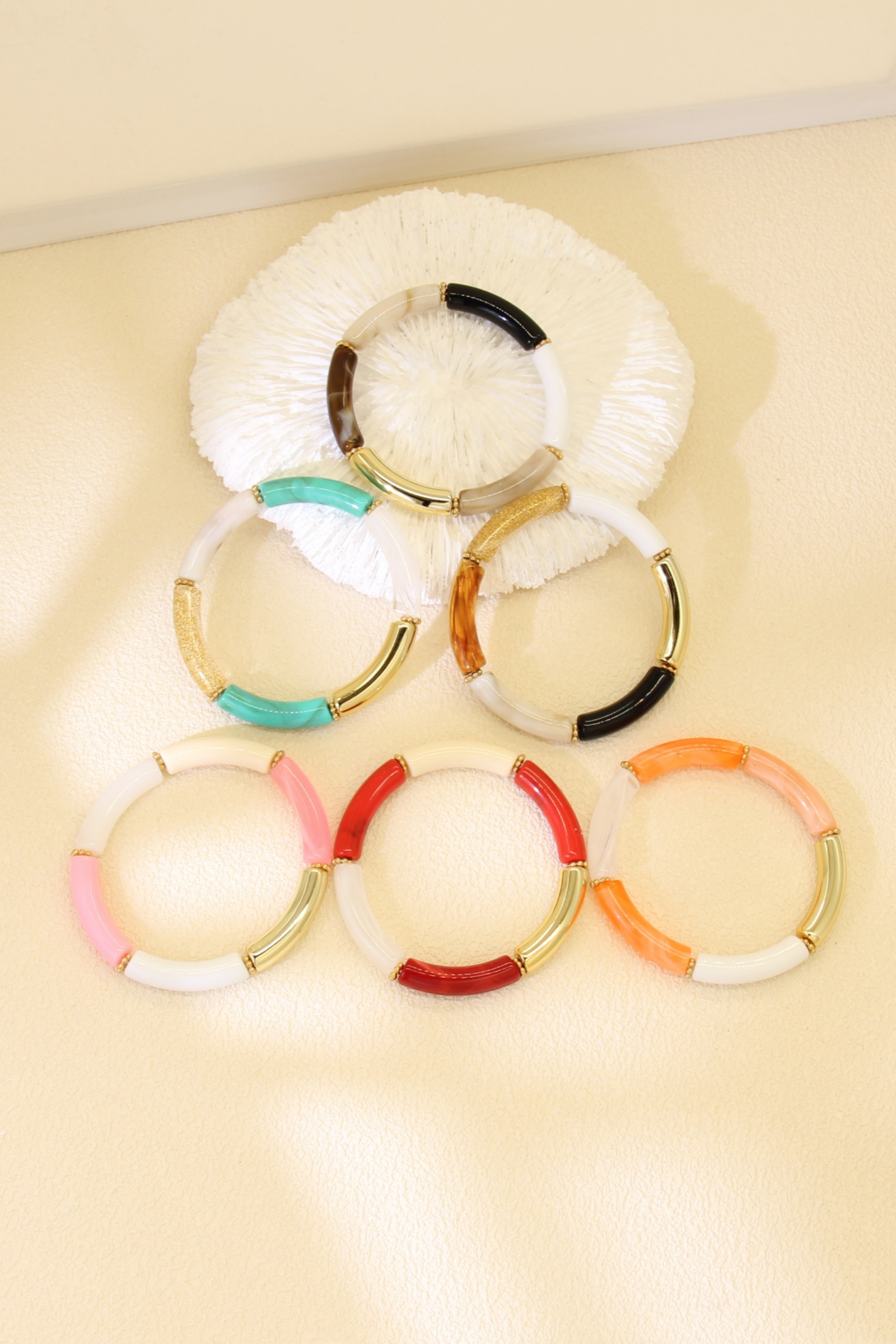 Grossiste Bellissima - Bracelet Résine Élastique Multicolore – Jonc Tendance & Doré