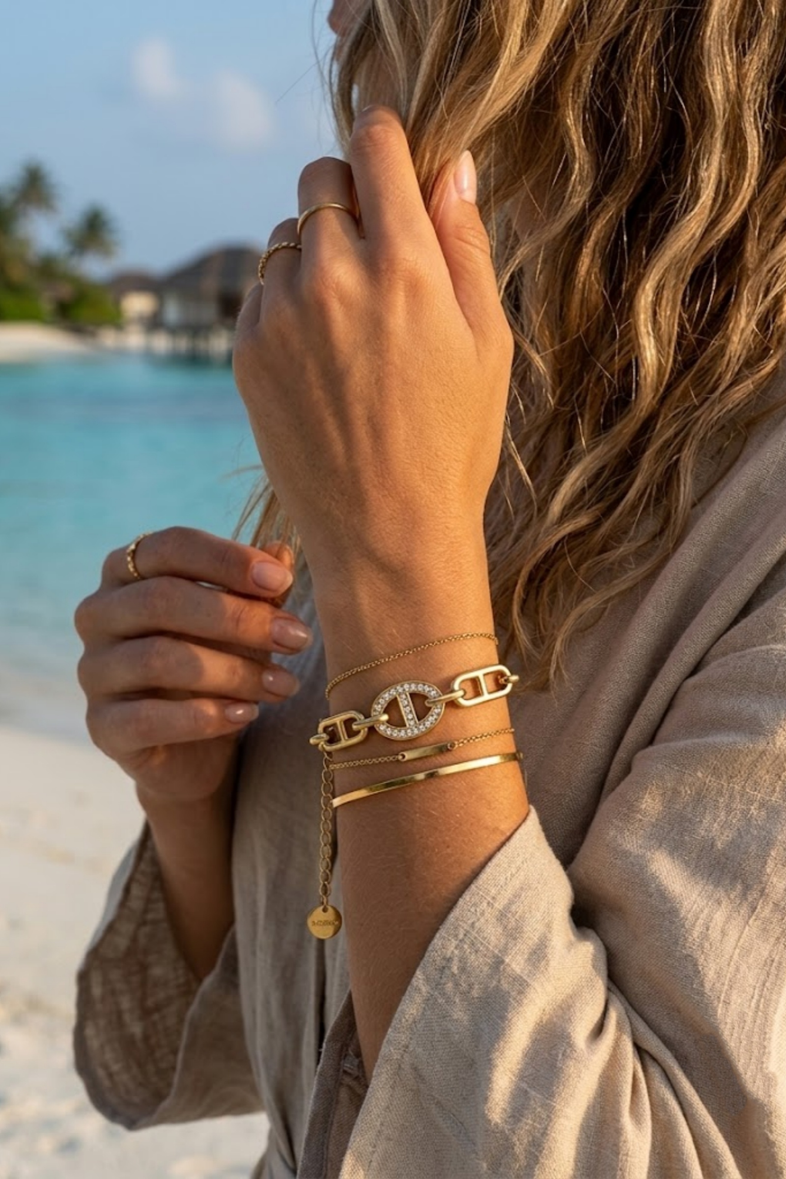 Großhändler Bellissima - Goldenes Marine-Gliederarmband mit Pavé-Medaillon – schick und angesagt