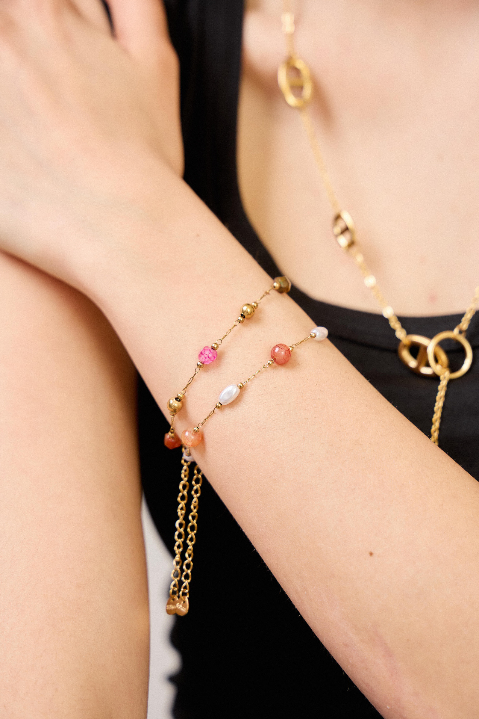 Grossiste Bellissima - Bracelet en acier inoxydable doré et pierres naturelles – Chic intemporel