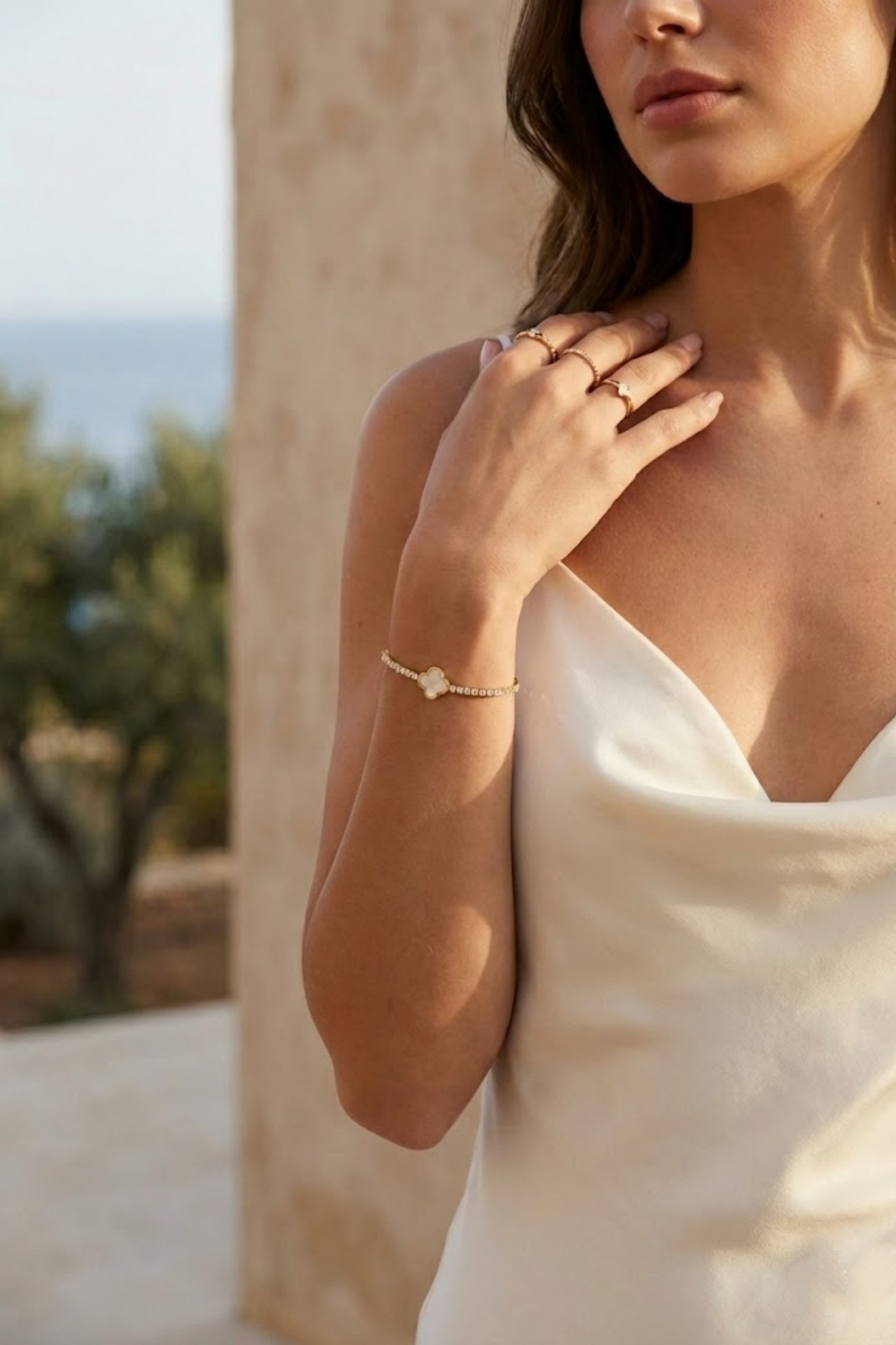 Grossiste Bellissima - Bracelet Trèfle Nacré Strass – Acier Inoxydable
