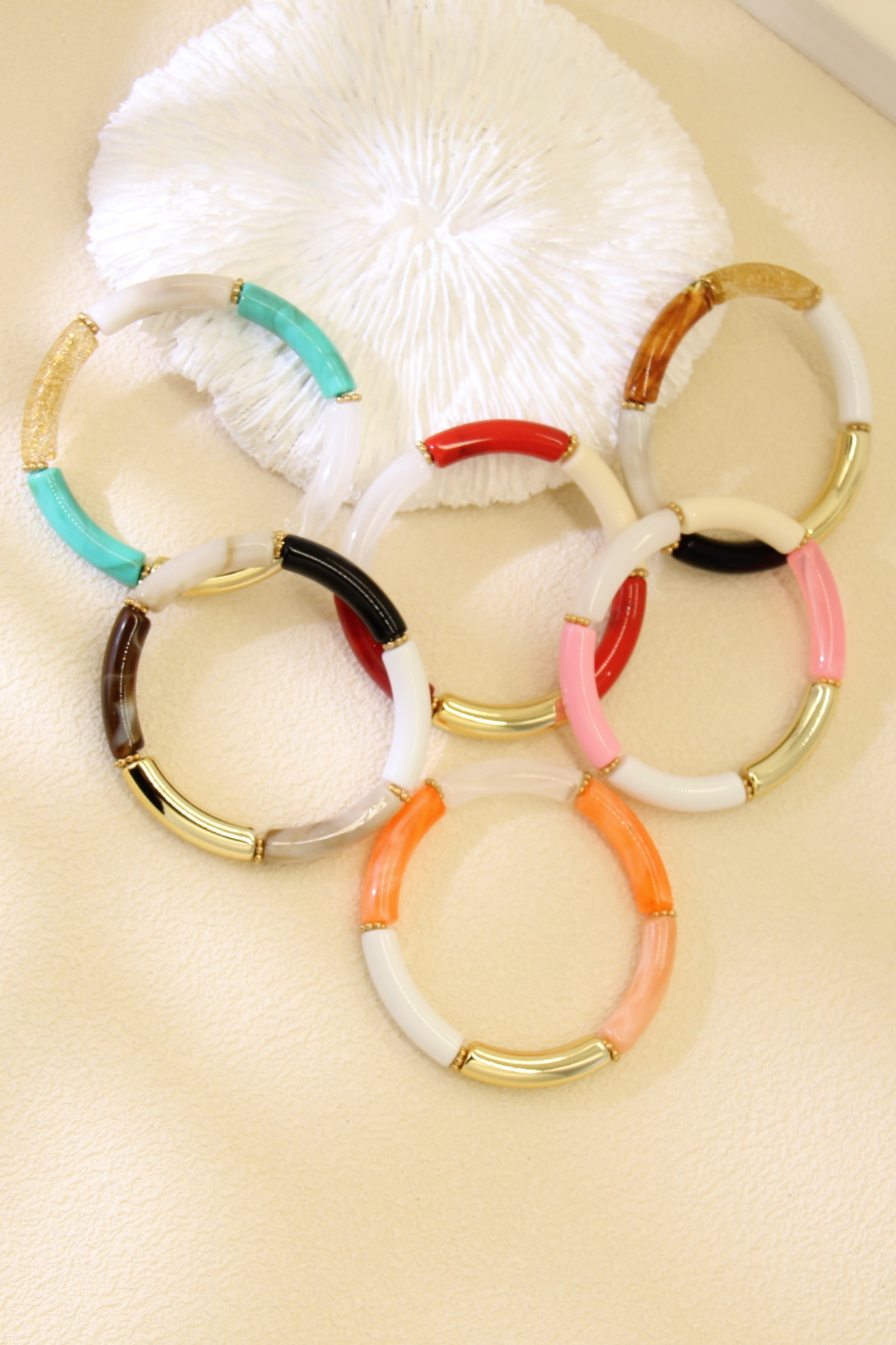Grossiste Bellissima - Bracelet Résine Élastique Multicolore – Jonc Tendance & Doré