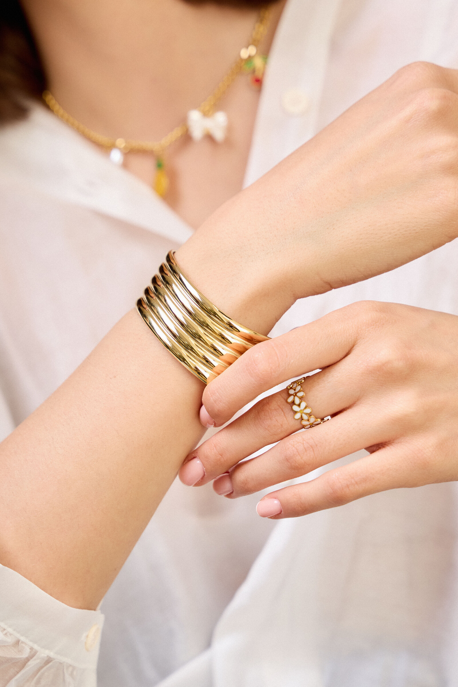 Mayorista Bellissima - Pulsera de rayas de acero inoxidable: elegancia atrevida y modernidad