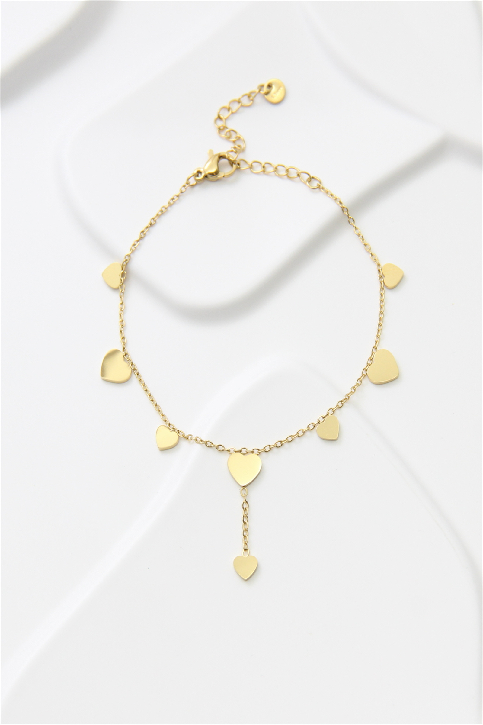 Grossiste Bellissima - Bracelet Cœurs Dorés en Acier Inoxydable