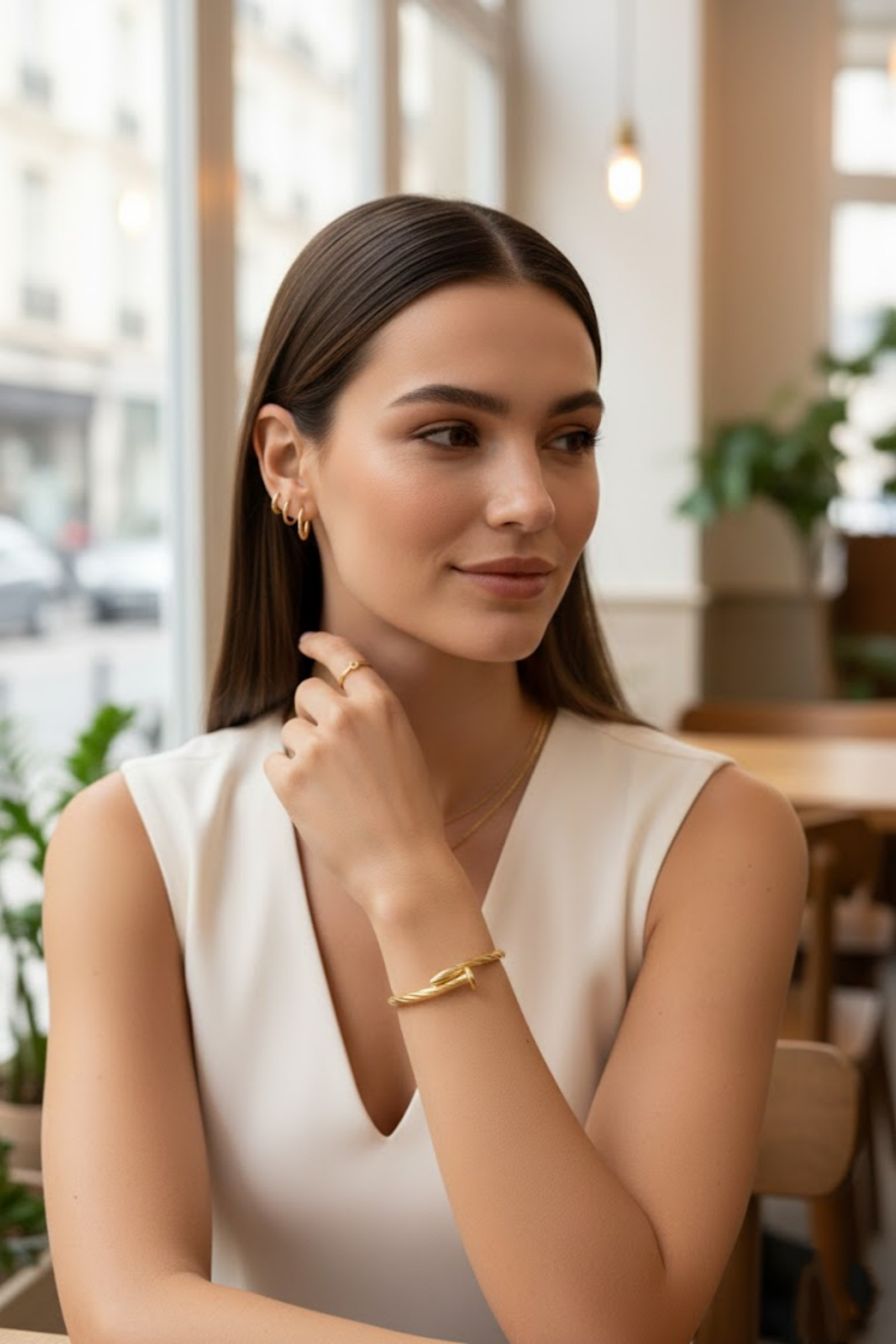 Grossiste Bellissima - Bracelet Jonc Clou Torsadé Doré en Acier Inoxydable – Élégance Minimaliste