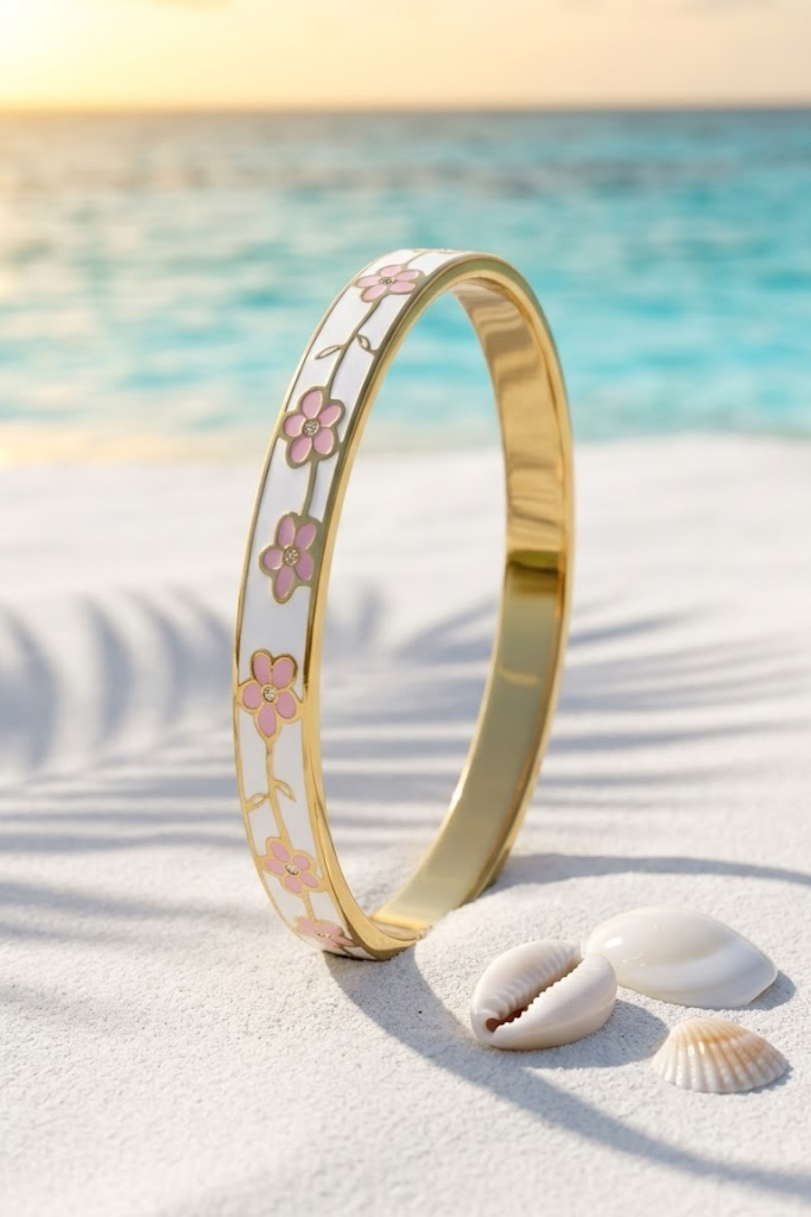 Mayorista Bellissima - Brazalete Tailandés de Flor Esmaltada en Acero Inoxidable Dorado – Disponible en Varios Colores