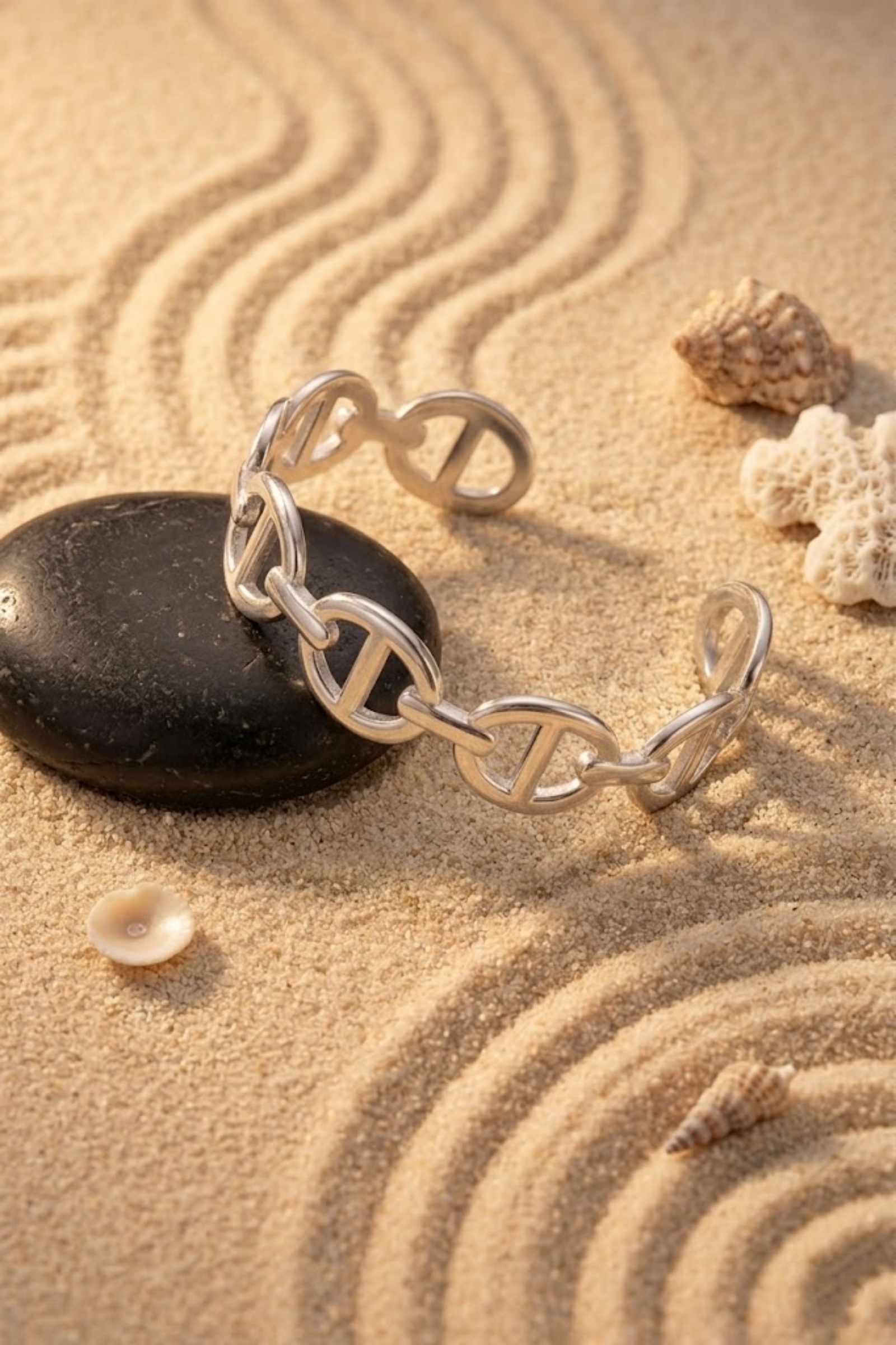 Grossiste Bellissima - Bracelet manchette maillons dorés tendance – acier inoxydable