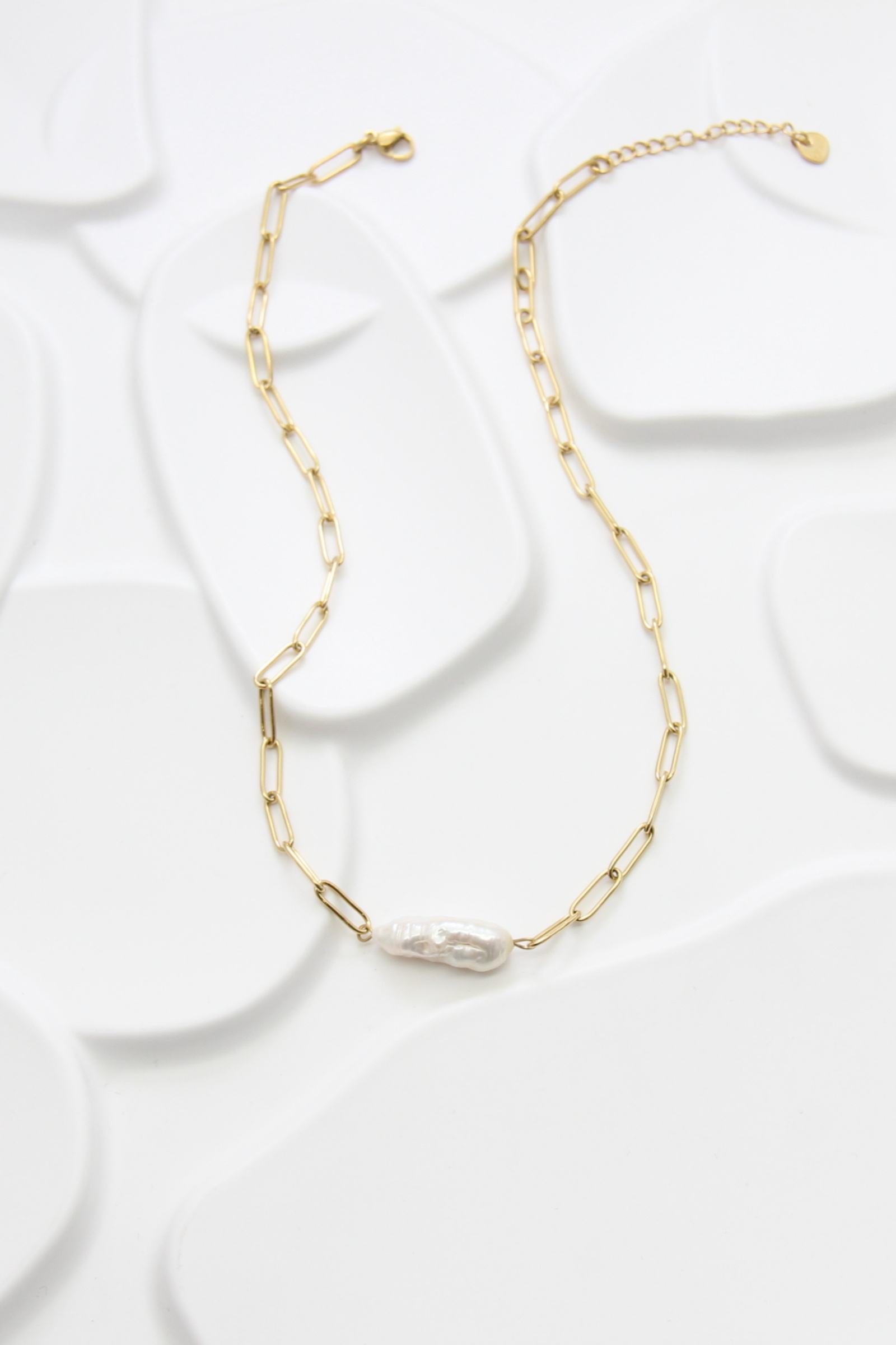 Grossiste Bellissima - Collier chaîne dorée avec perle baroque en acier inoxydable
