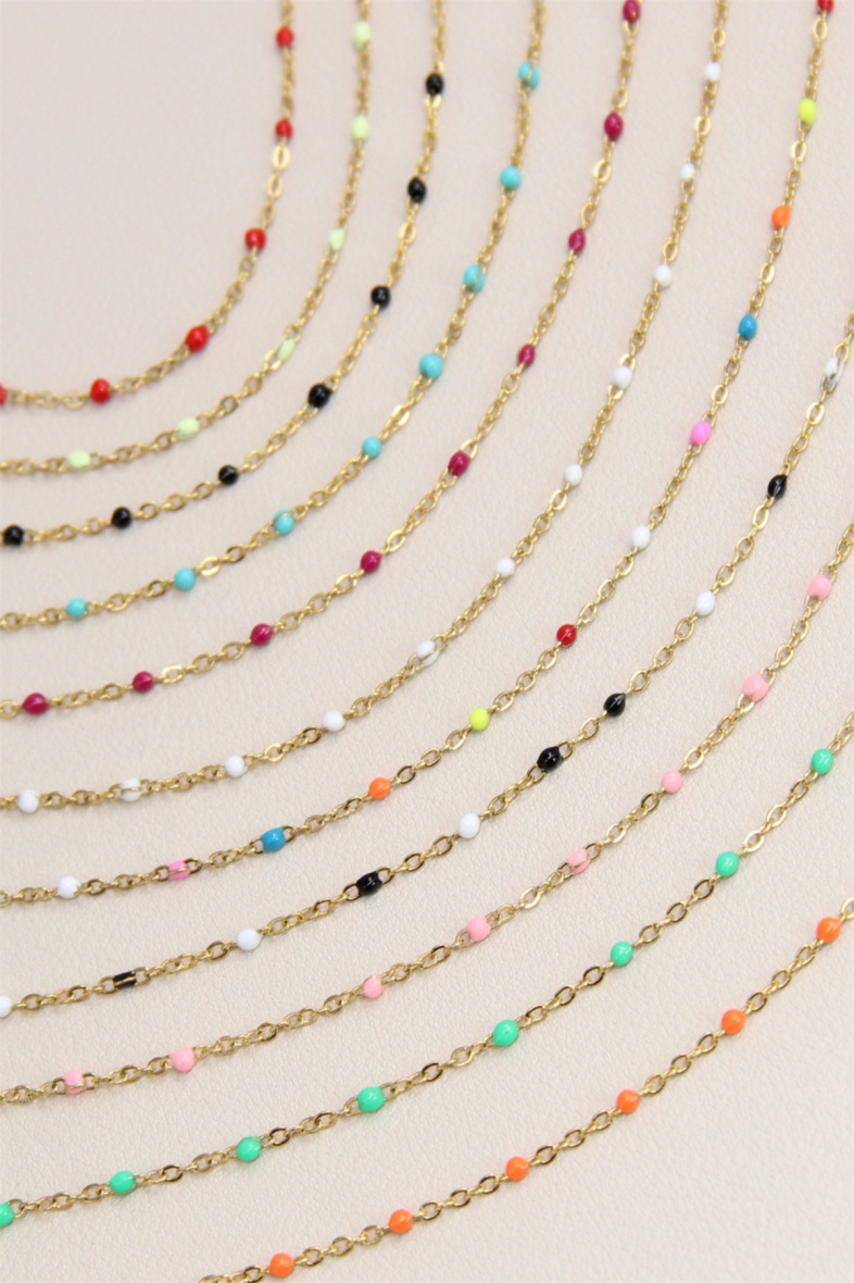 Grossiste Bellissima - Collier chaîne fine ornée de petites perles colorées en acier inoxydable