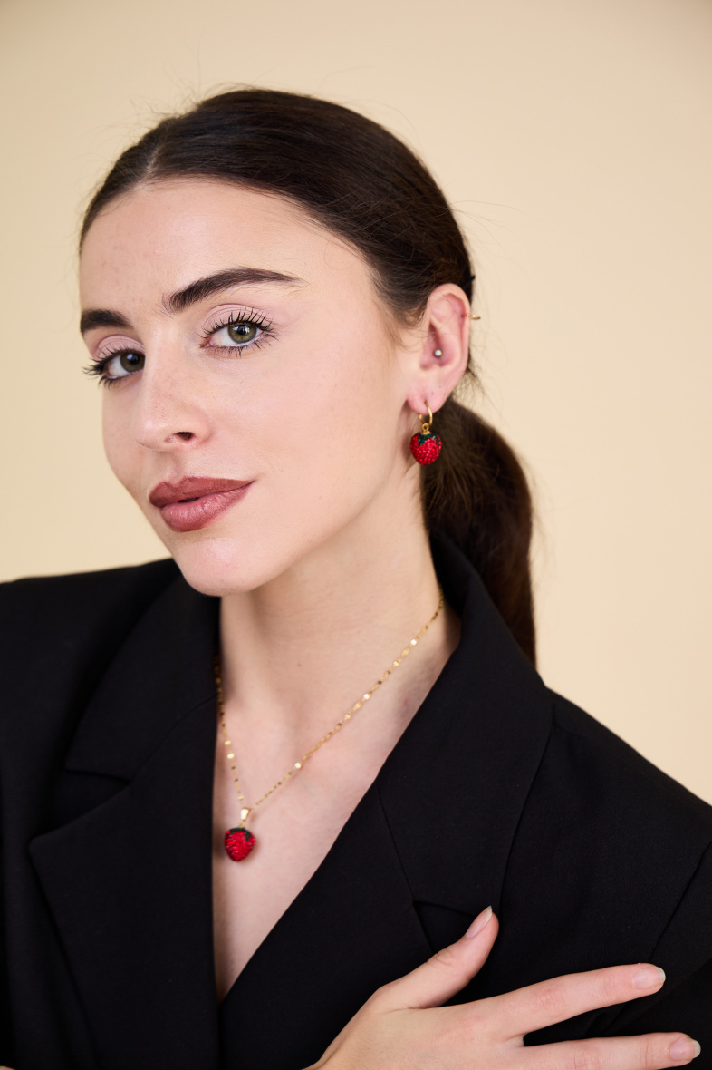 Grossiste Bellissima - Collier pendentif fraise orné de cristaux en acier inoxydable