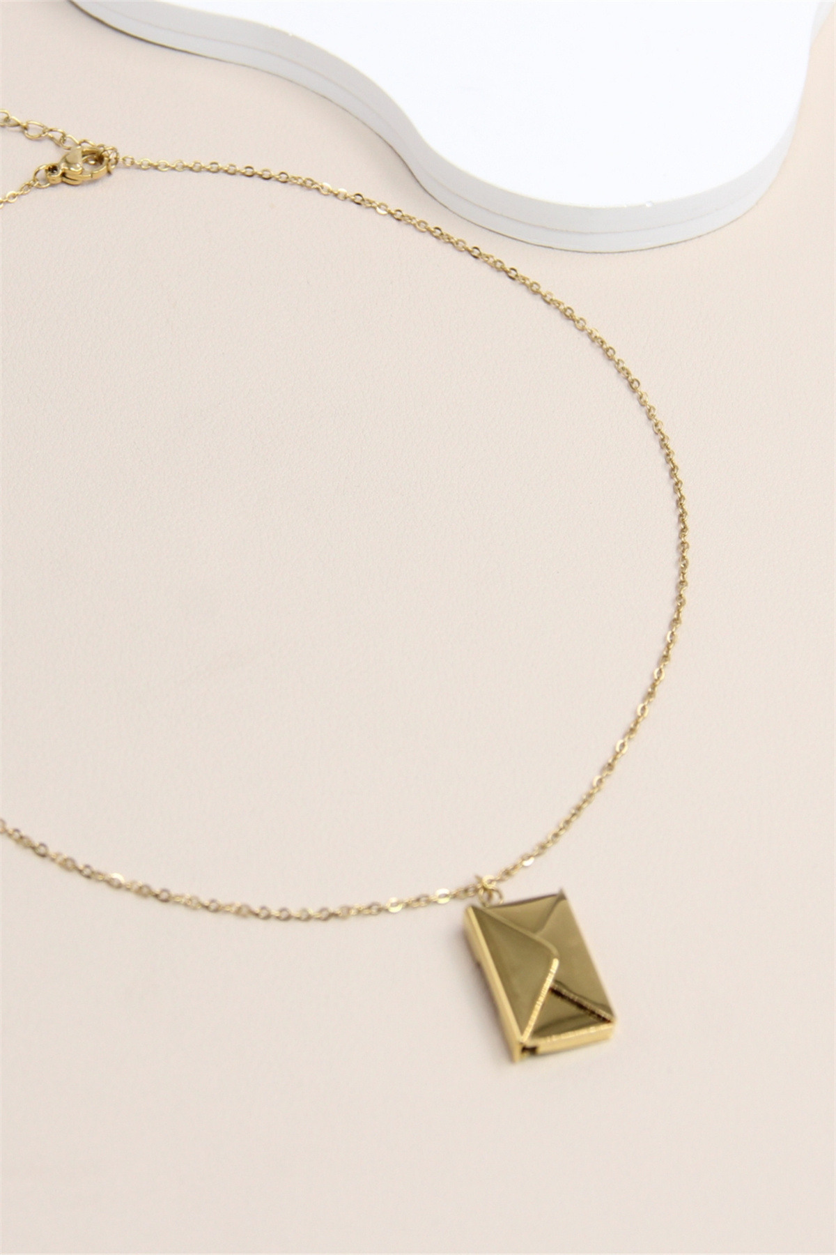 Grossiste Bellissima - Collier Enveloppe à Gravure personnalisé en Acier Inoxydable