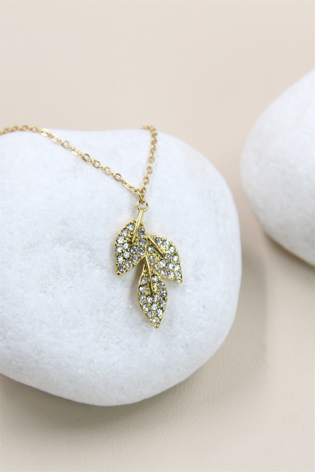 Grossiste Bellissima - Collier Feuille Orné de Strass en Acier Inoxydable