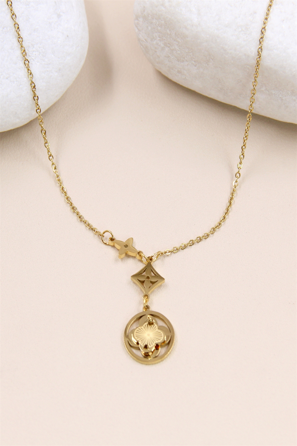 Grossiste Bellissima - Collier motifs d'étoile et trèfle en Acier Inoxydable
