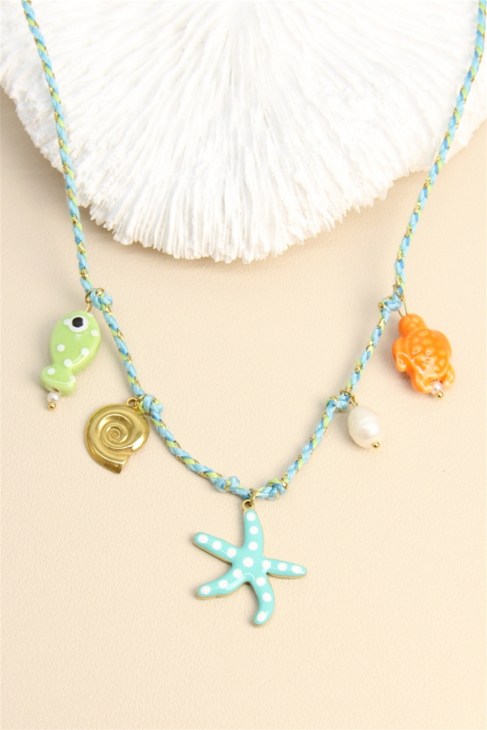 Grossiste Bellissima - Collier cordon – Charms marins colorés & perle naturelle