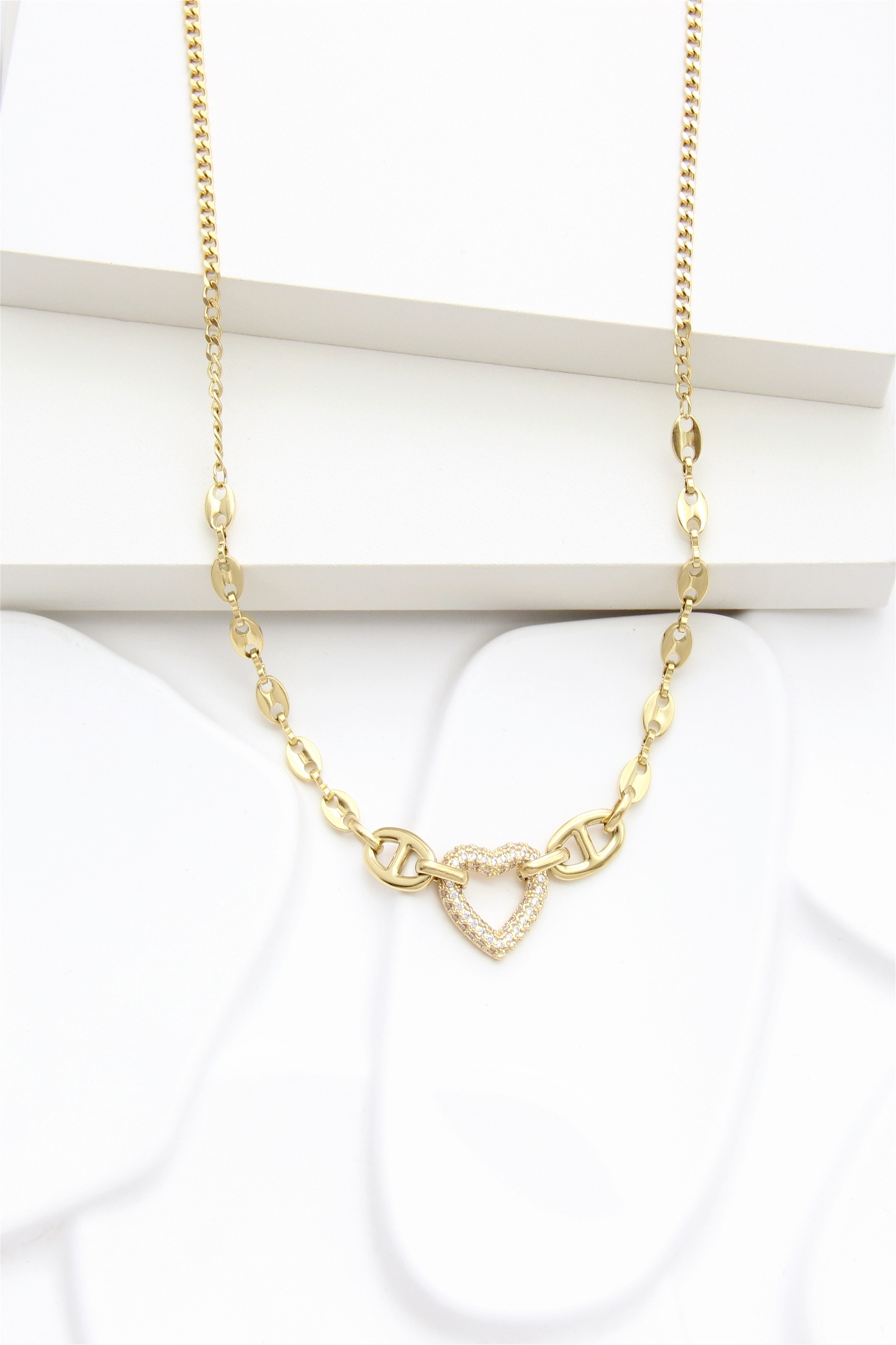 Grossiste Bellissima - Collier Cœur Maillon Doré en Acier Inoxydable – Élégance et Romance
