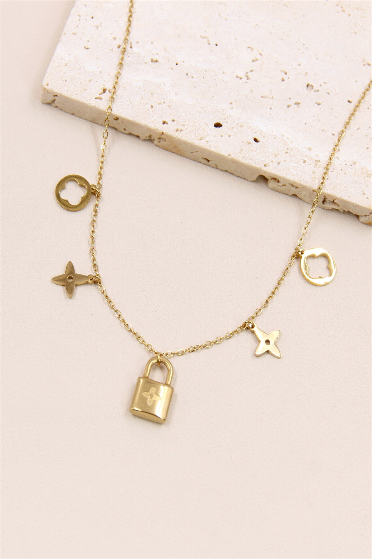 Grossiste Bellissima - Collier Breloque Cadnas - Étoile en Acier Inoxydable : Modernité Fascinante