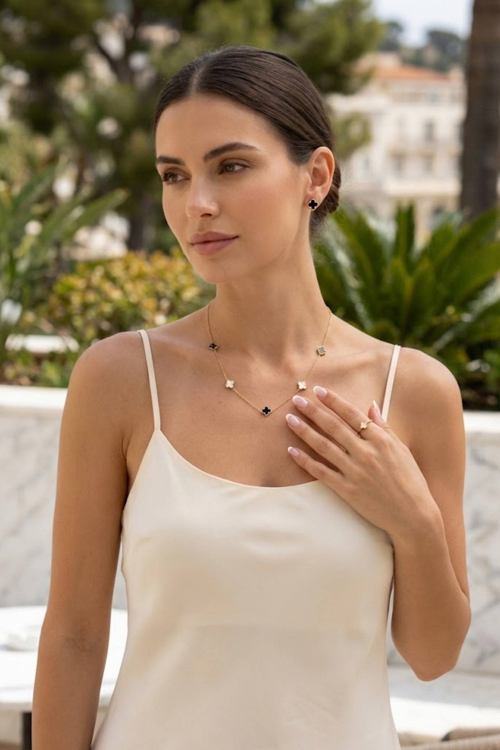 Grossiste Bellissima - COLLIER TRÈFLE NACRÉ ACIER INOXYDABLE – FIN & RAFFINÉ
