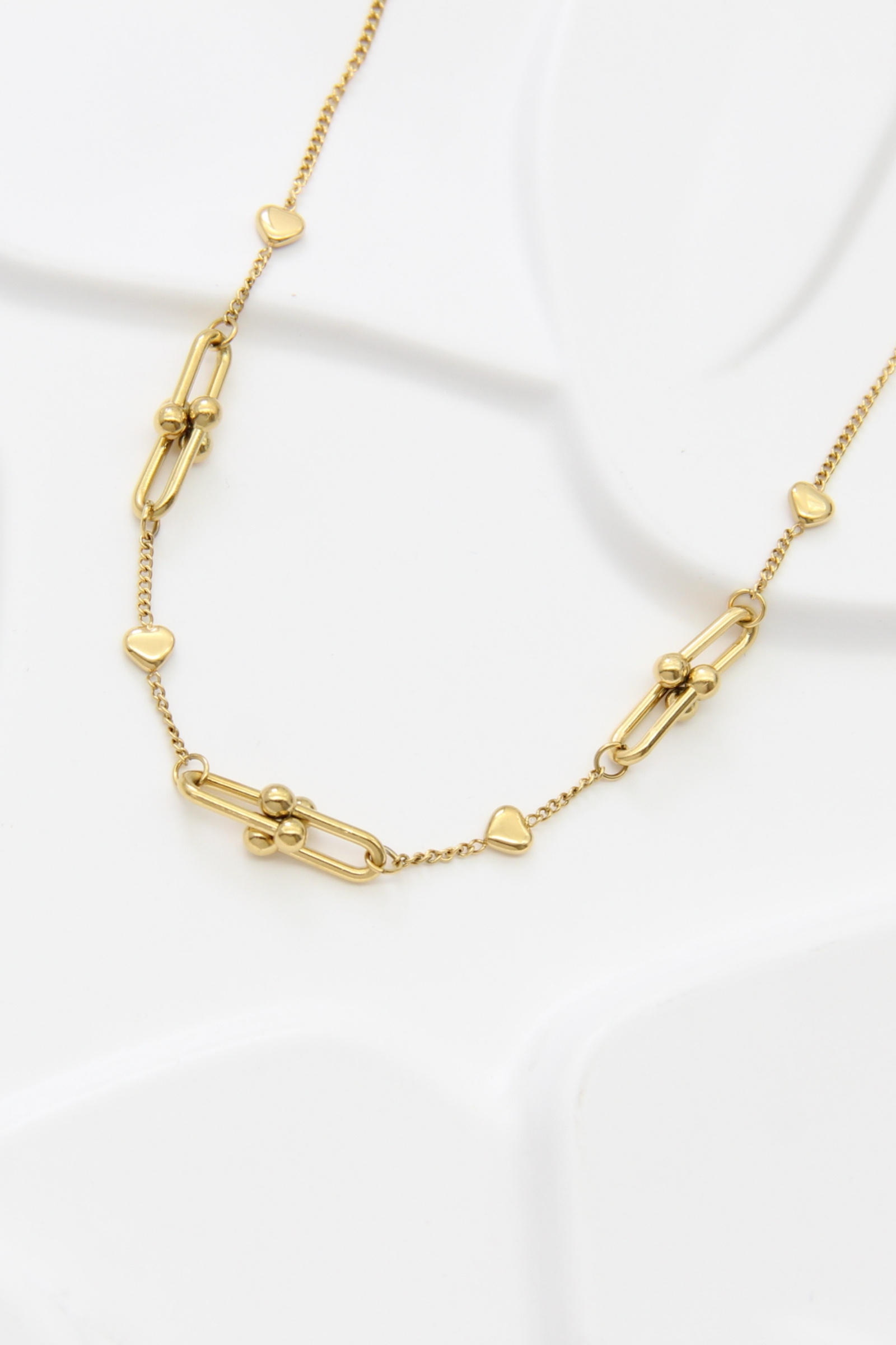 Grossiste Bellissima - Collier doré cœurs et maillons design