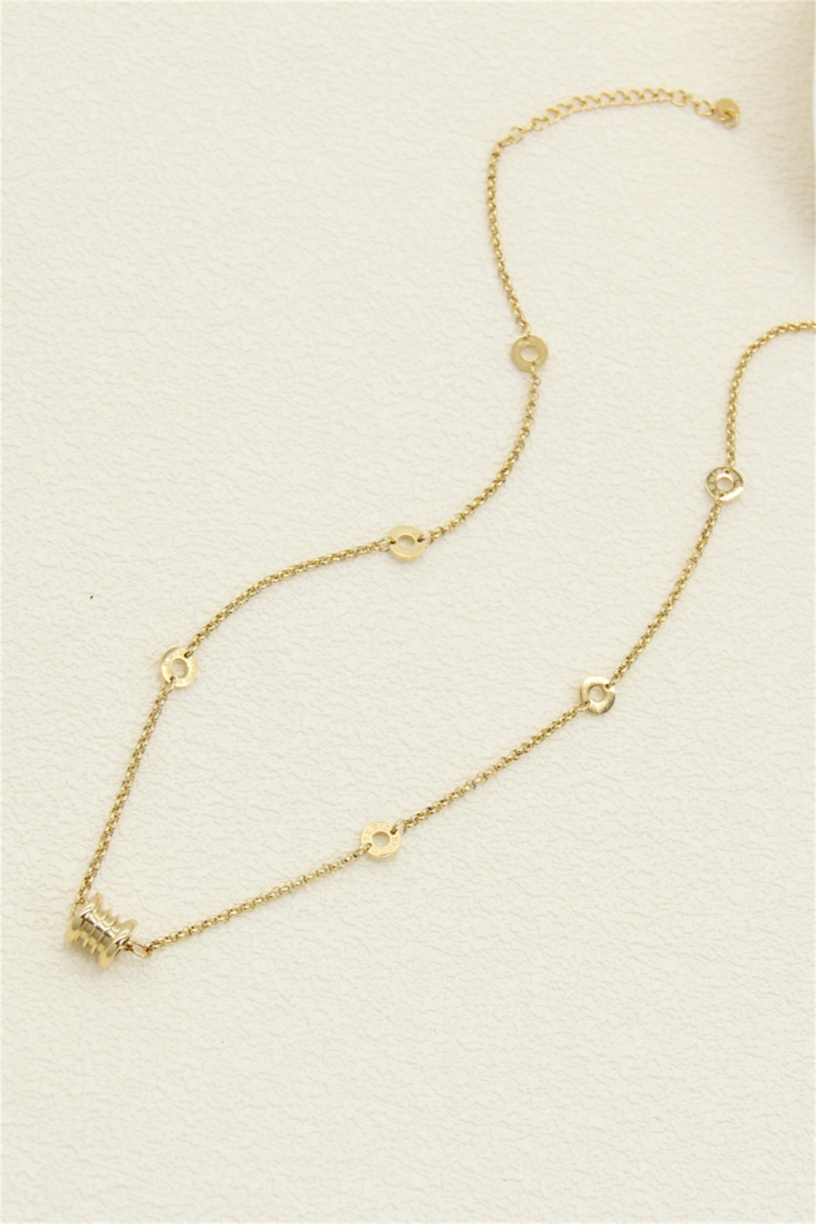 Grossiste Bellissima - Collier Chaîne Doré à Maillons Discrets – Acier Inoxydable