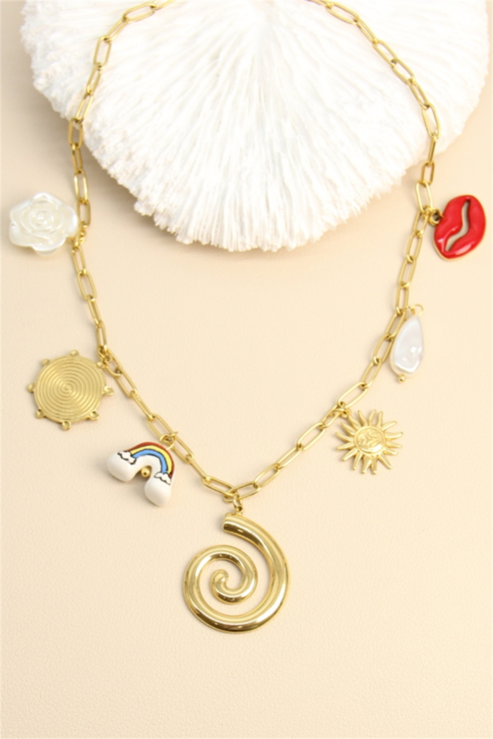 Grossiste Bellissima - Collier chaîne à breloques – Acier inoxydable doré