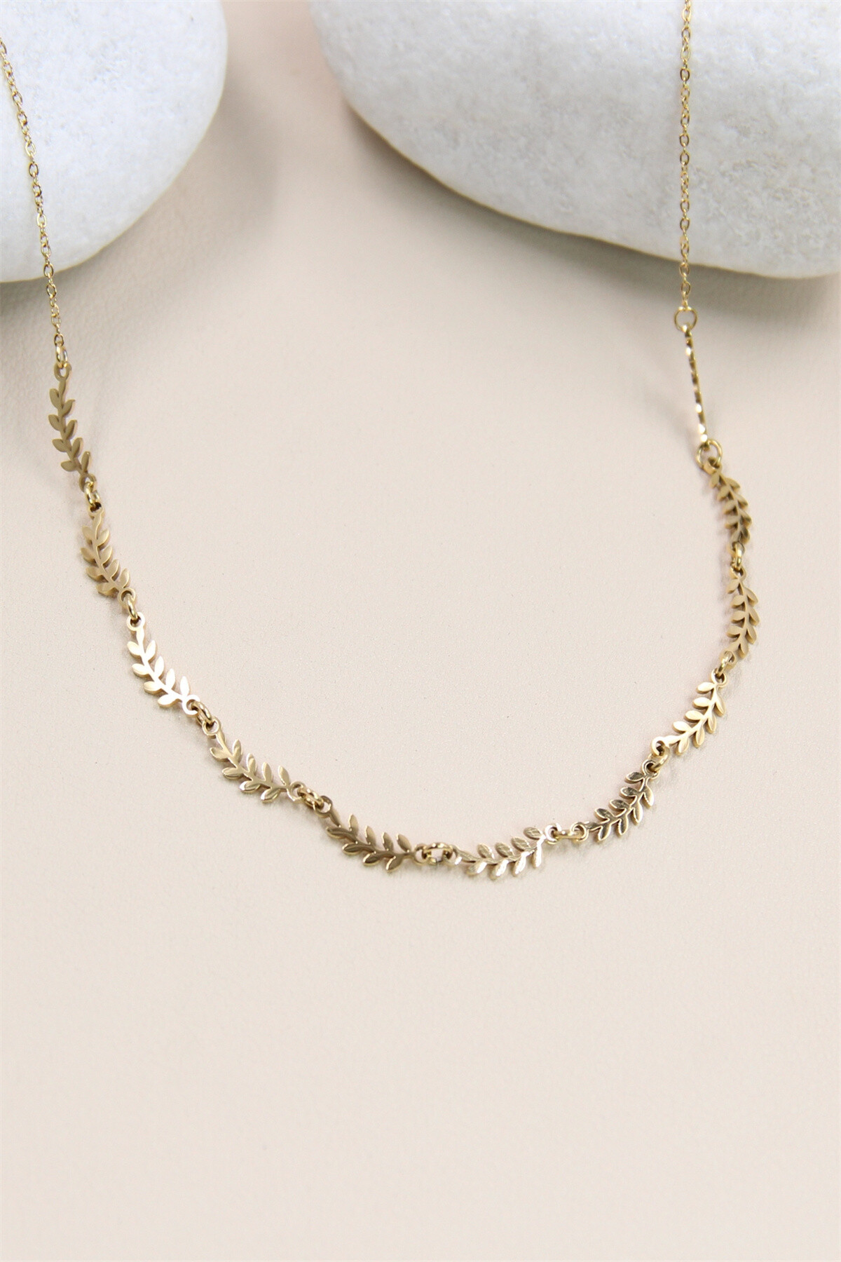 Wholesaler Bellissima - Stainless steel necklace delicate leaves - Nature and elegance