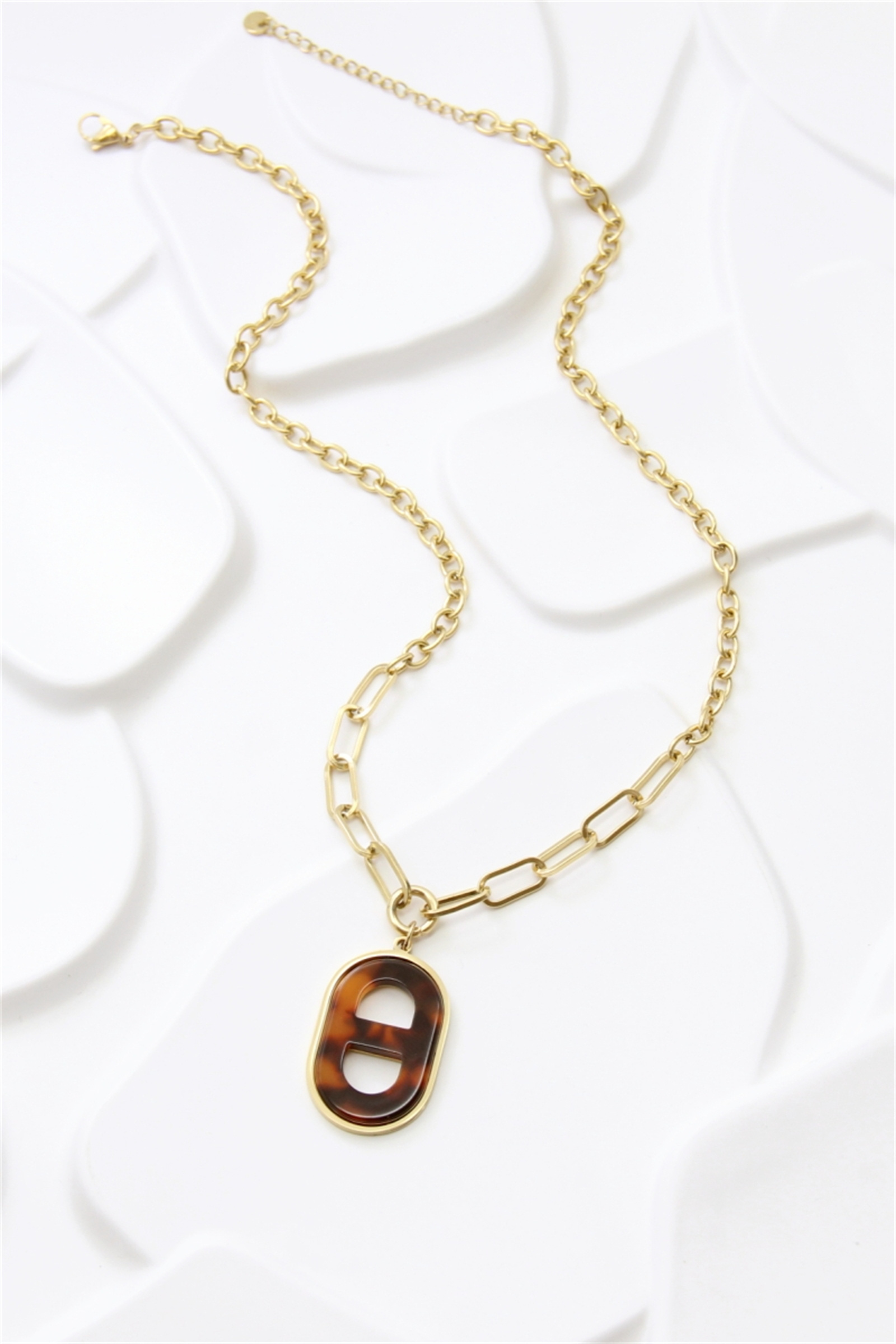 Grossiste Bellissima - Collier Maillon Doré avec Pendentif Écaille Ovale