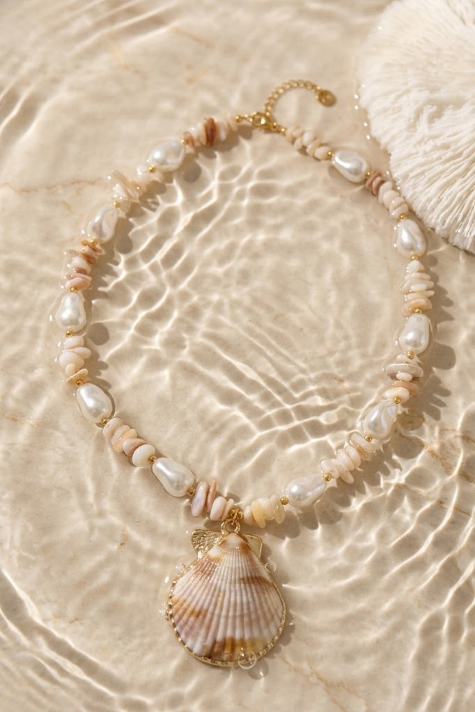 Grossiste Bellissima - Collier Perles Coquillage – Acier Inoxydable Doré