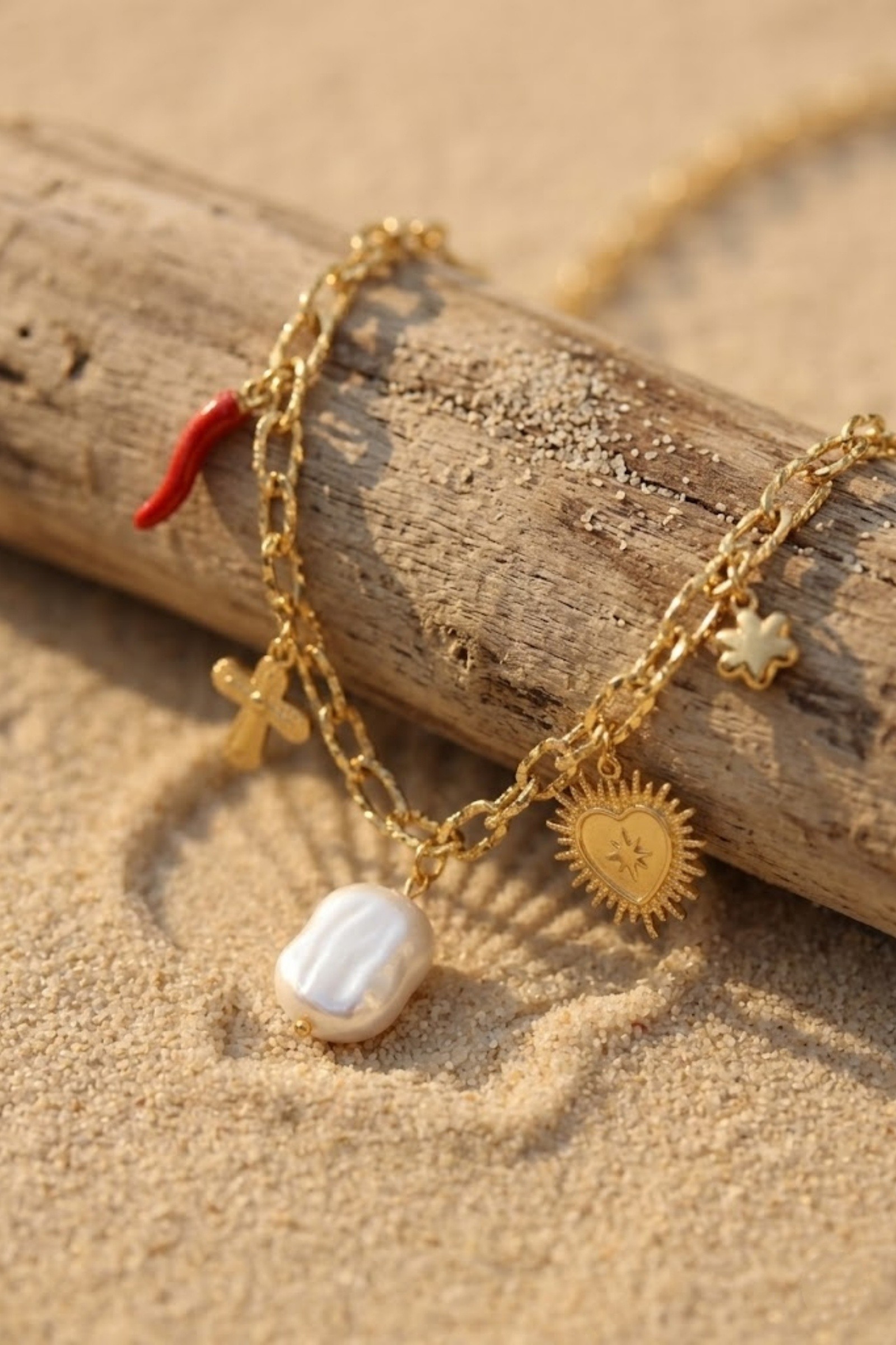 Grossiste Bellissima - Collier médailles et perle baroque – Style bohème chic