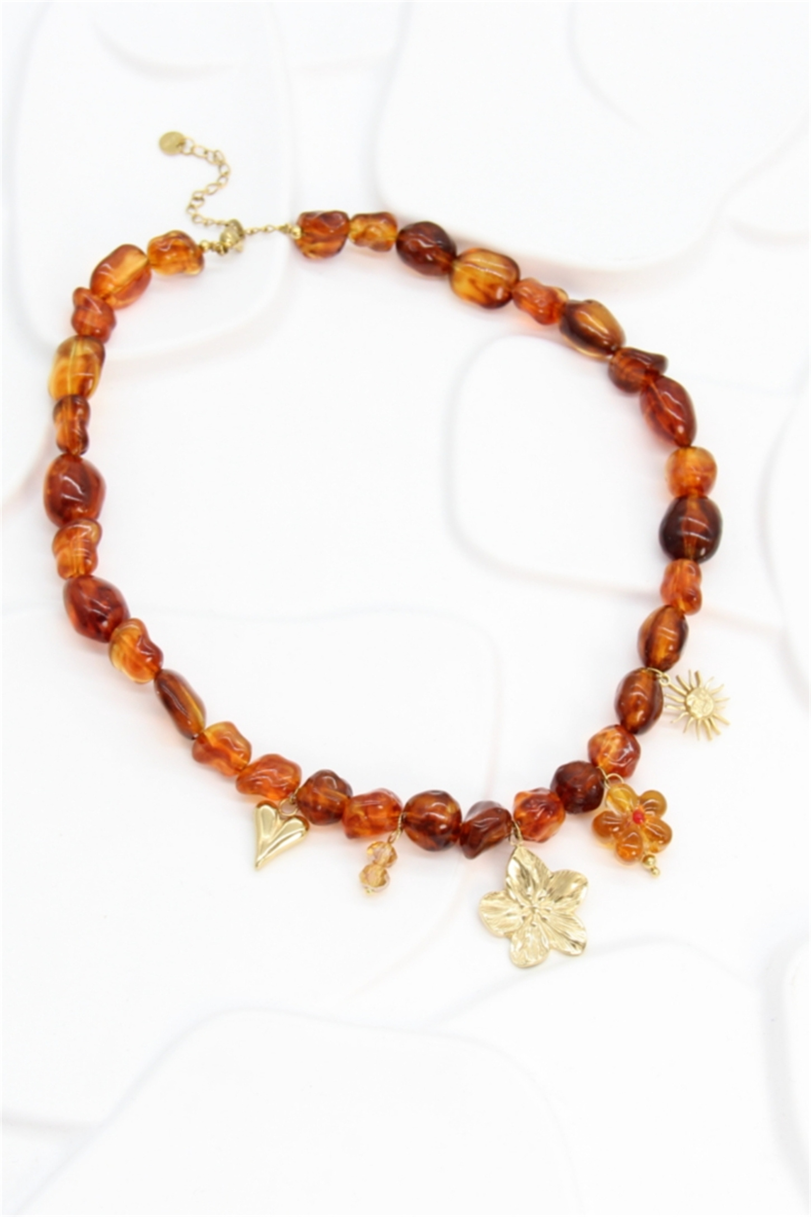 Grossiste Bellissima - Collier Perles Ambrées et Breloques Dorées – Esprit Bohème Chic