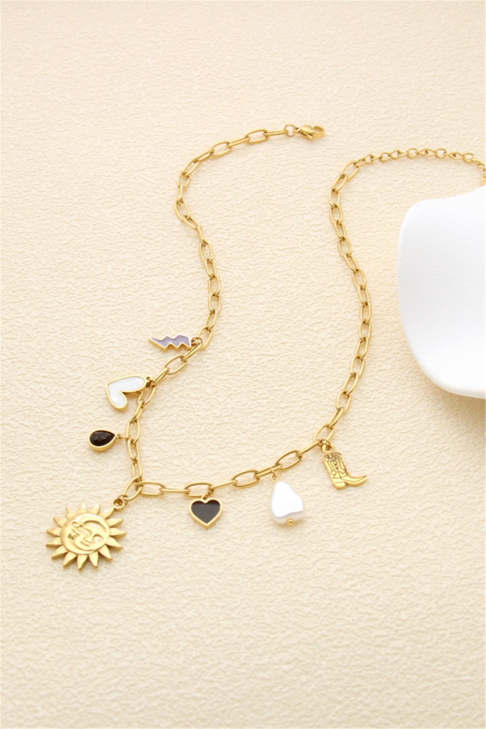 Grossiste Bellissima - Collier Charms Soleil & Cœurs – Acier Inoxydable Doré