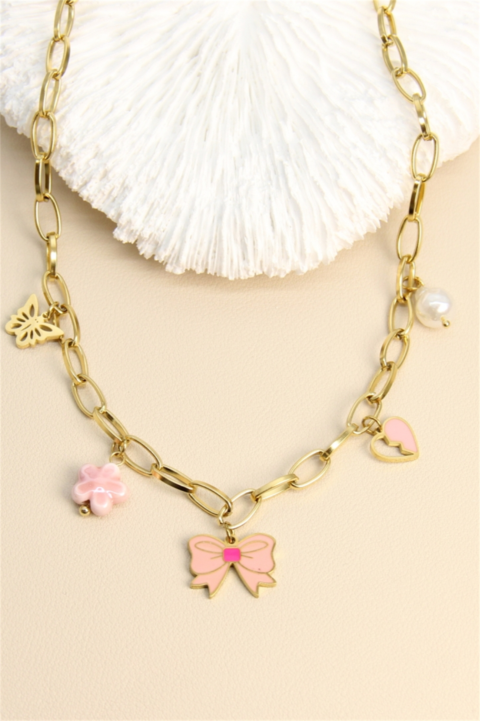 Grossiste Bellissima - Collier ACIER INOXYDABLE – Charms “Girl Pop” rose et doré