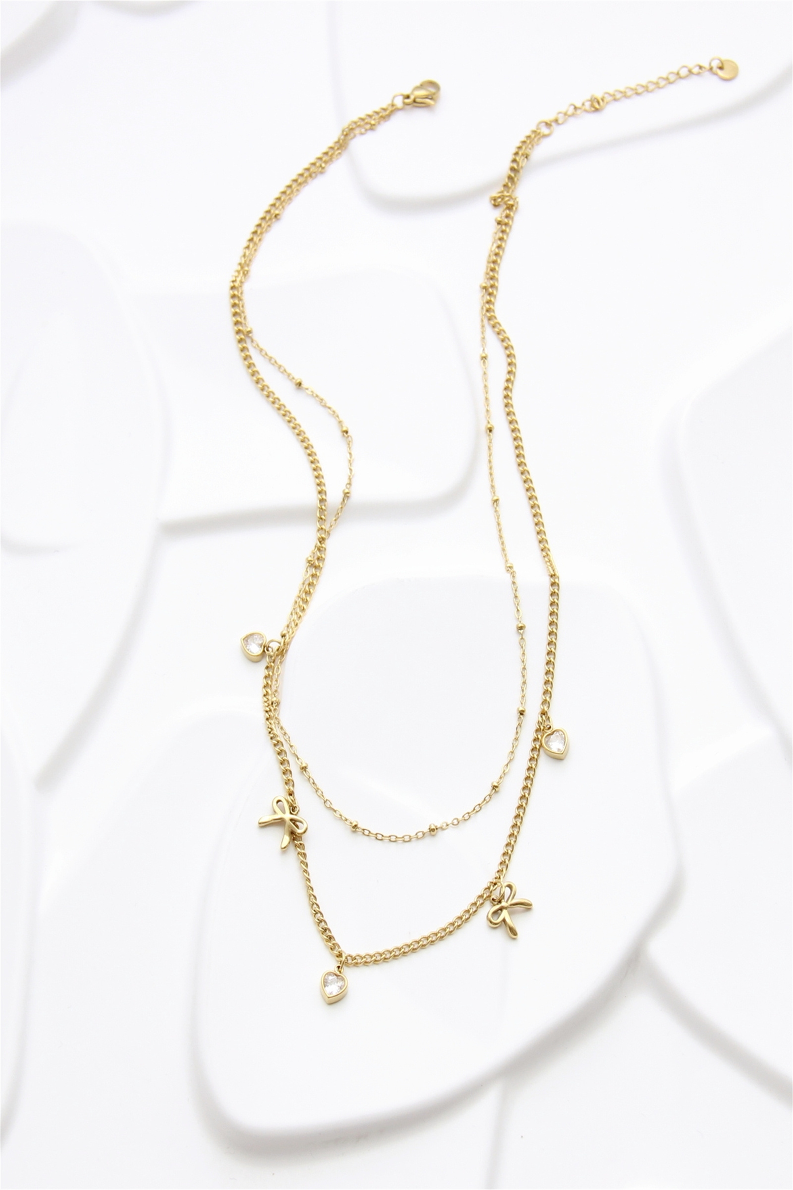 Grossiste Bellissima - Collier Multi-Rangs Doré en Acier Inoxydable – Nœuds et Cœurs Zirconium