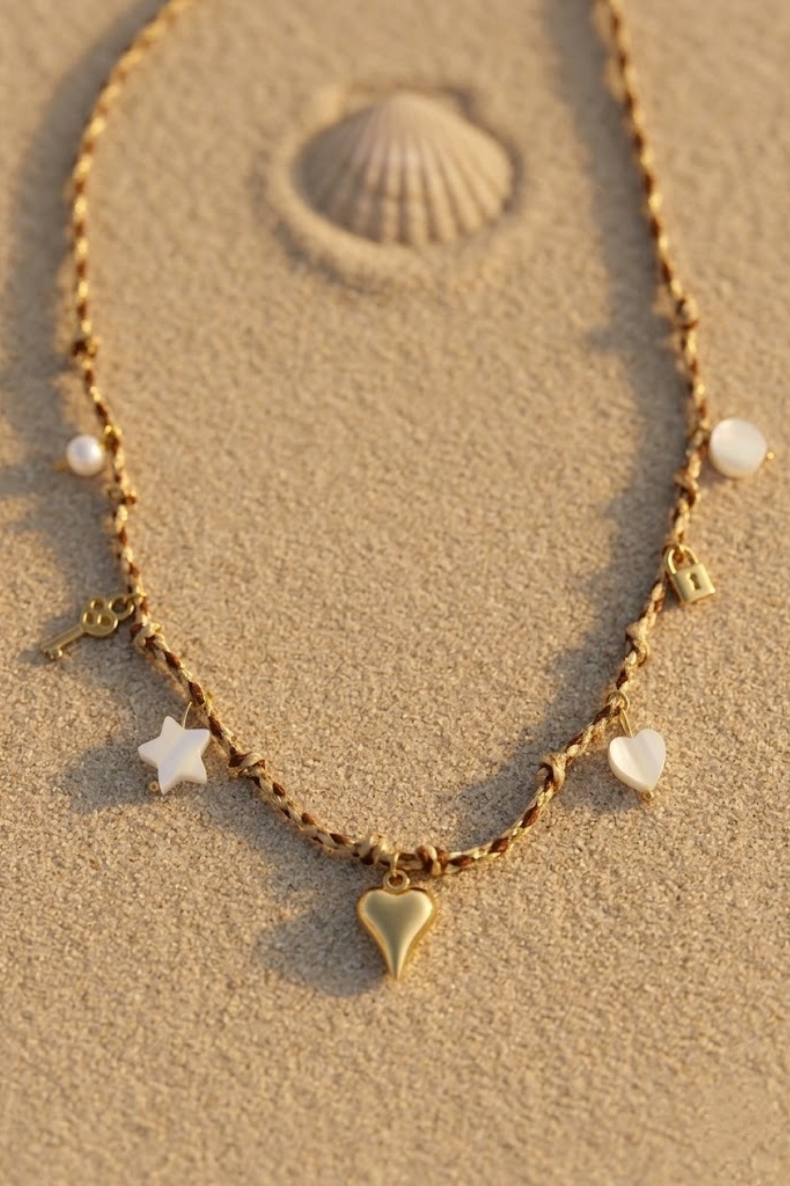 Grossiste Bellissima - Collier Clé du Cœur – Charms dorés & nacrés