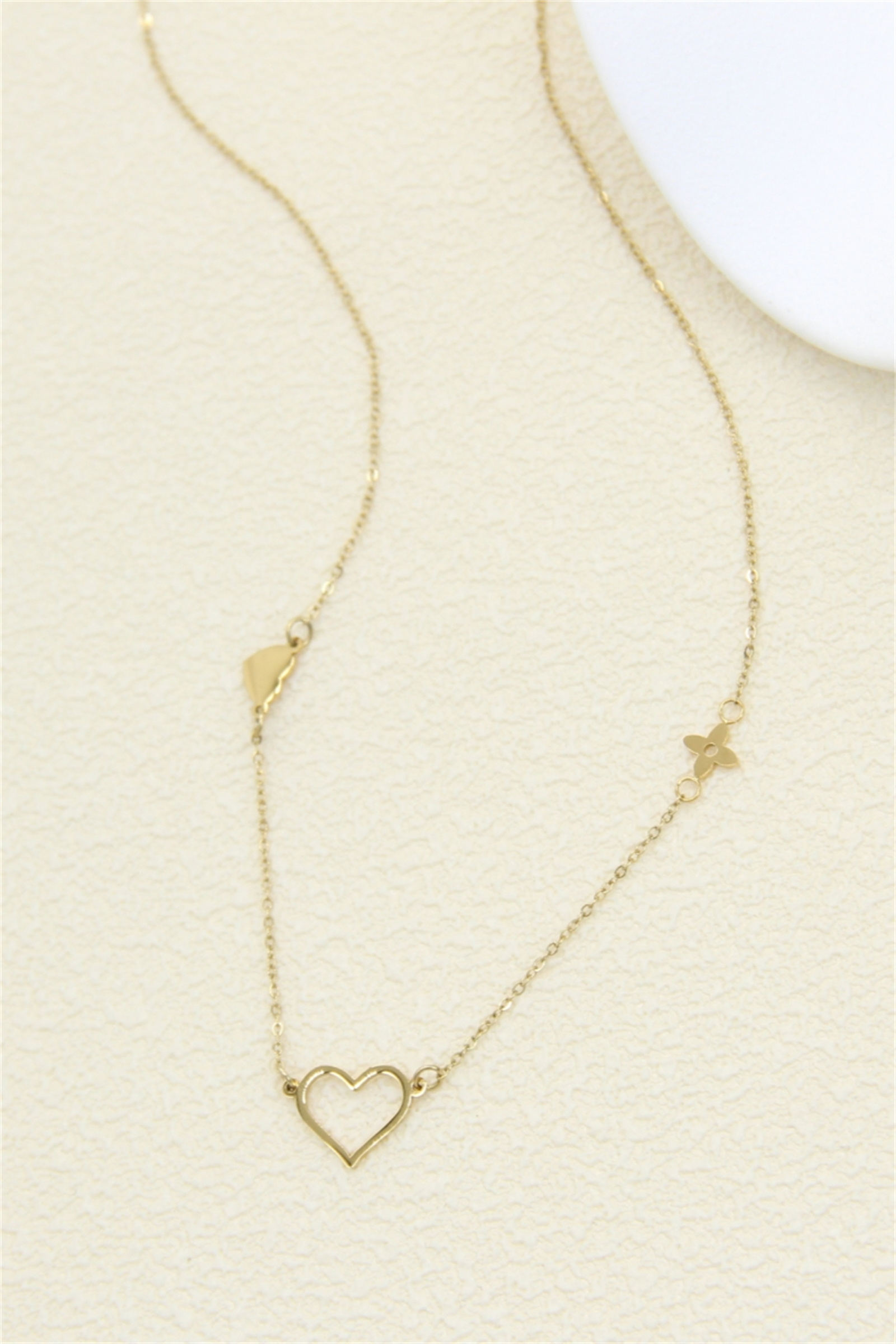 Grossiste Bellissima - Collier cœur ajouré en acier inoxydable – fin, élégant et intemporel
