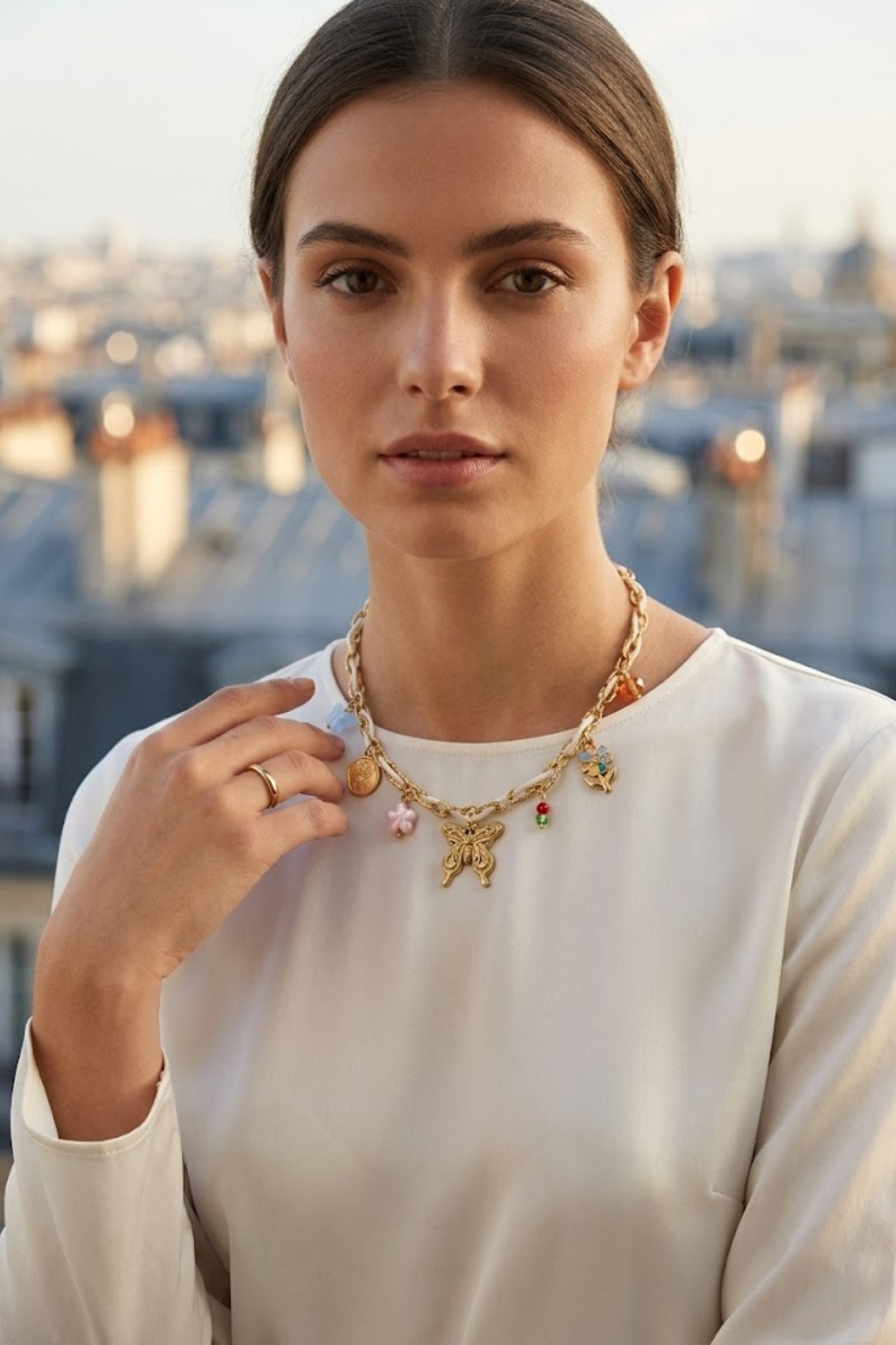 Grossiste Bellissima - Collier papillon doré avec pendentifs colorés en acier inoxydable