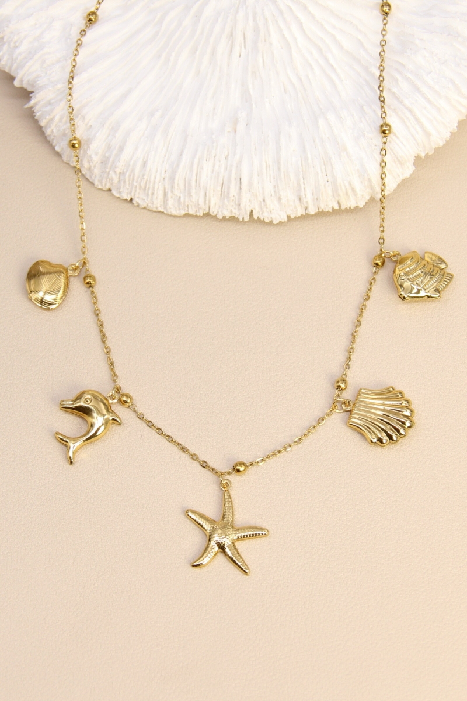 Wholesaler Bellissima - Charm Necklace - Marine Theme with Starfish, Dolphin and Shells