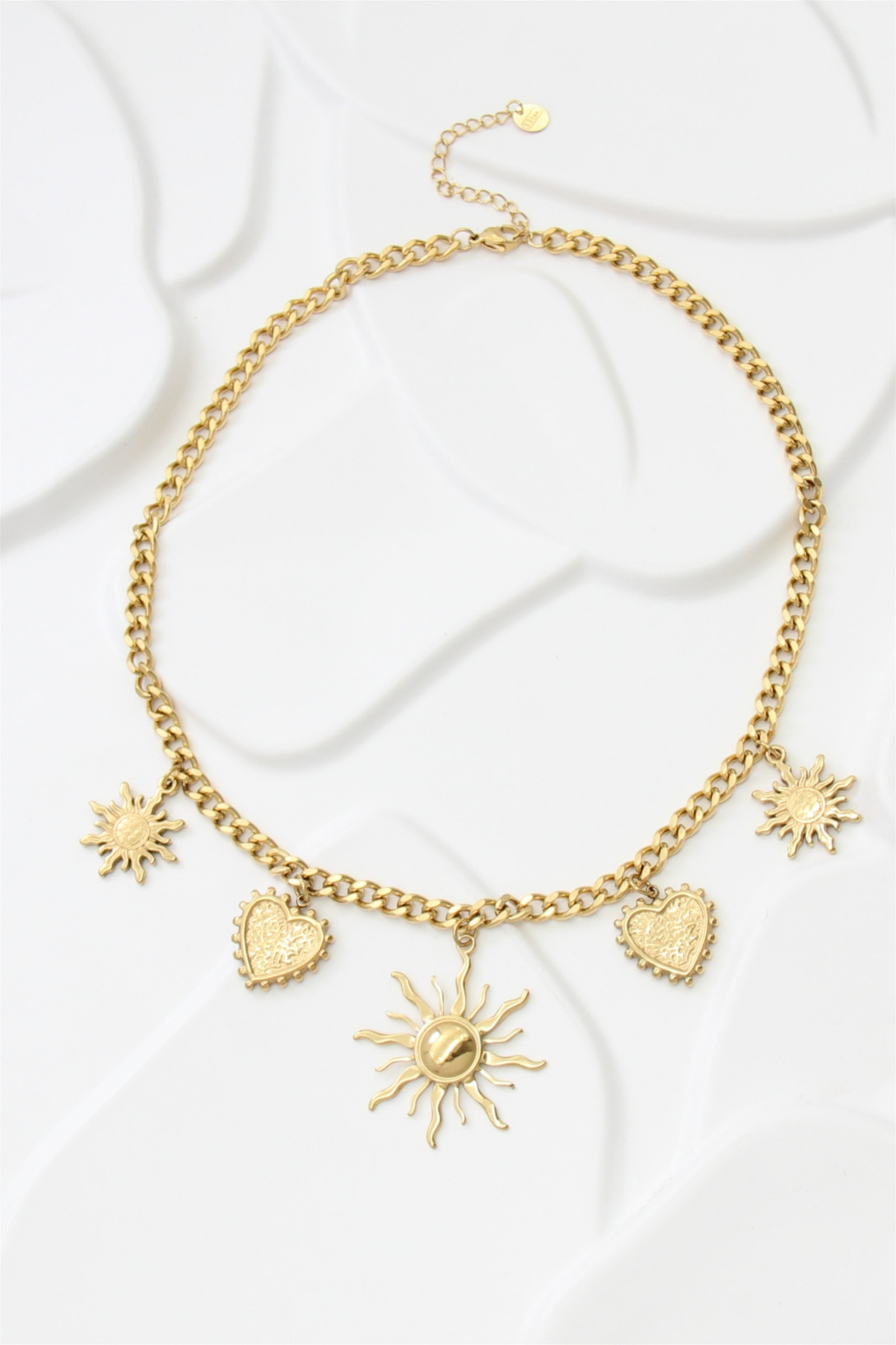 Grossiste Bellissima - Collier soleil & cœur en acier inoxydable doré